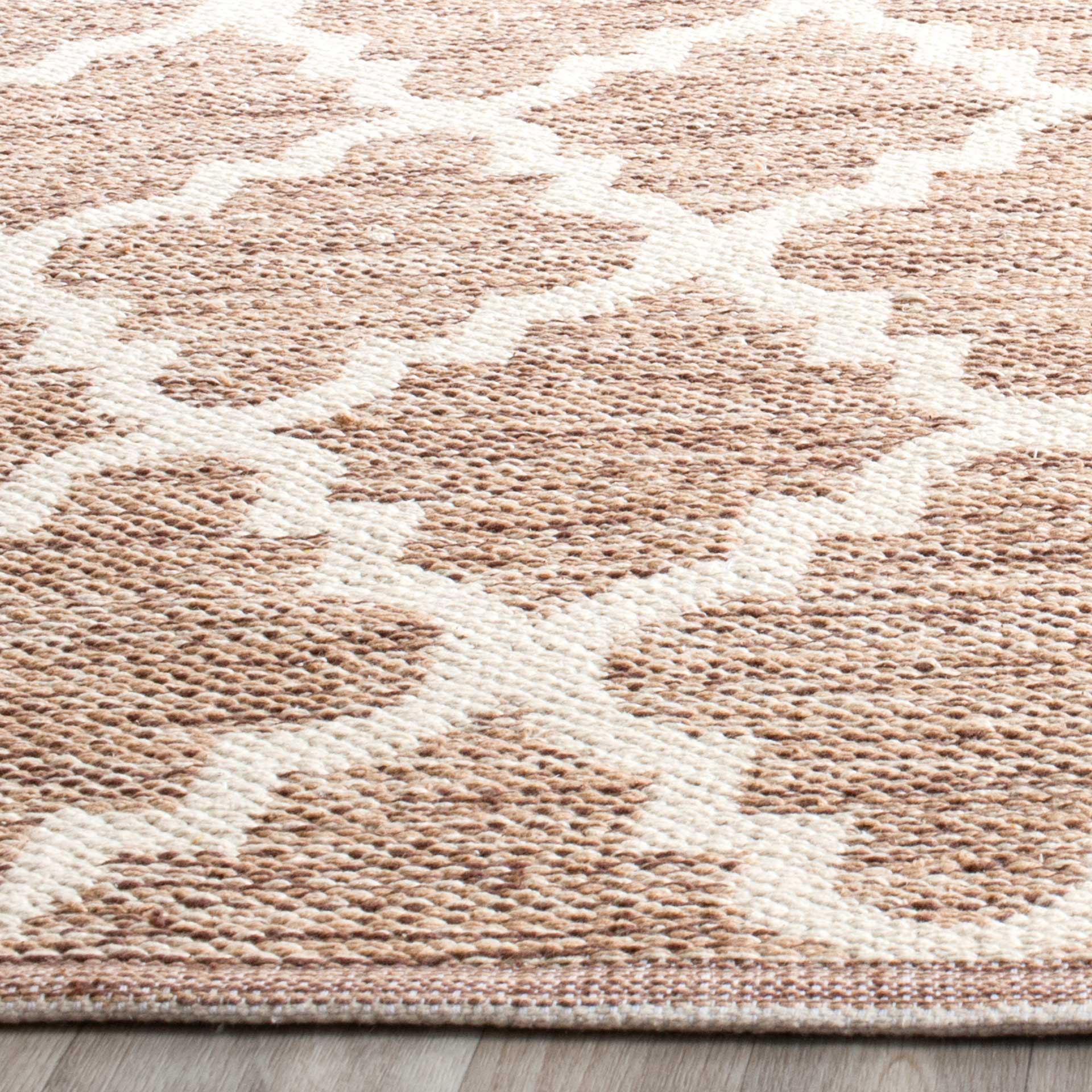 Montauk Quatrefoil Beige/Ivory Area Rug - Image 7