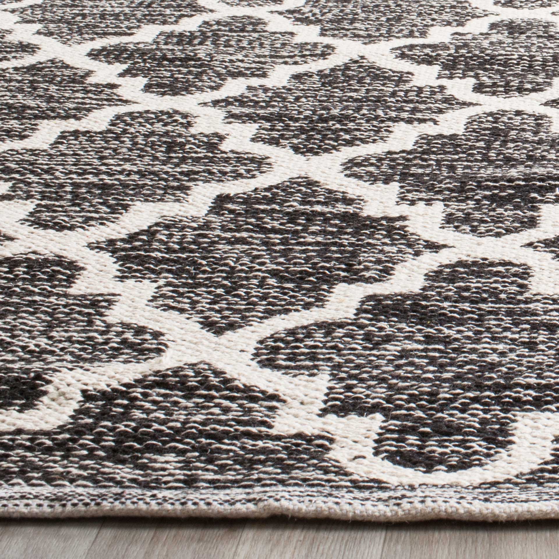 Montauk Quatrefoil Black/Ivory Area Rug - Image 5
