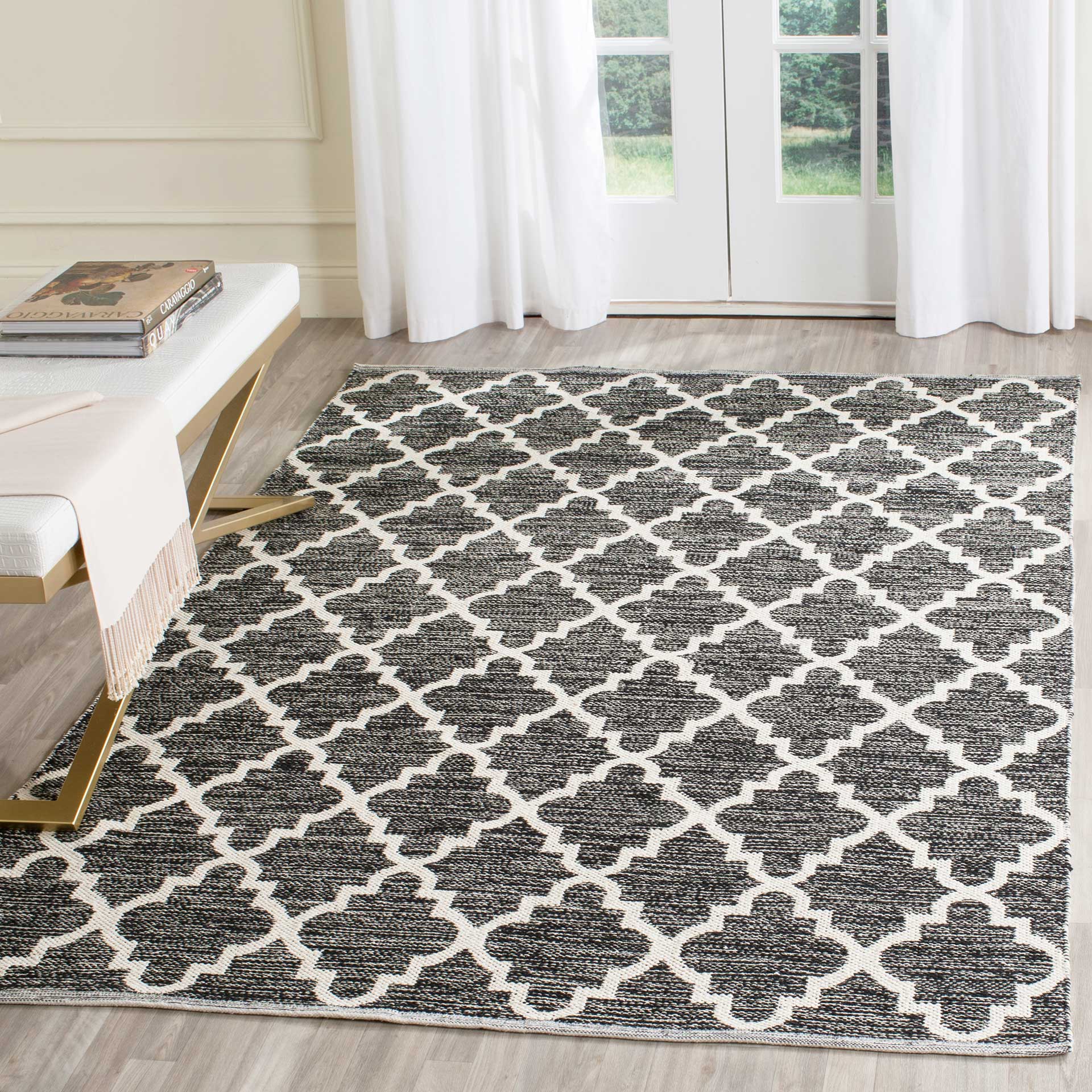 Montauk Quatrefoil Black/Ivory Area Rug - Image 8
