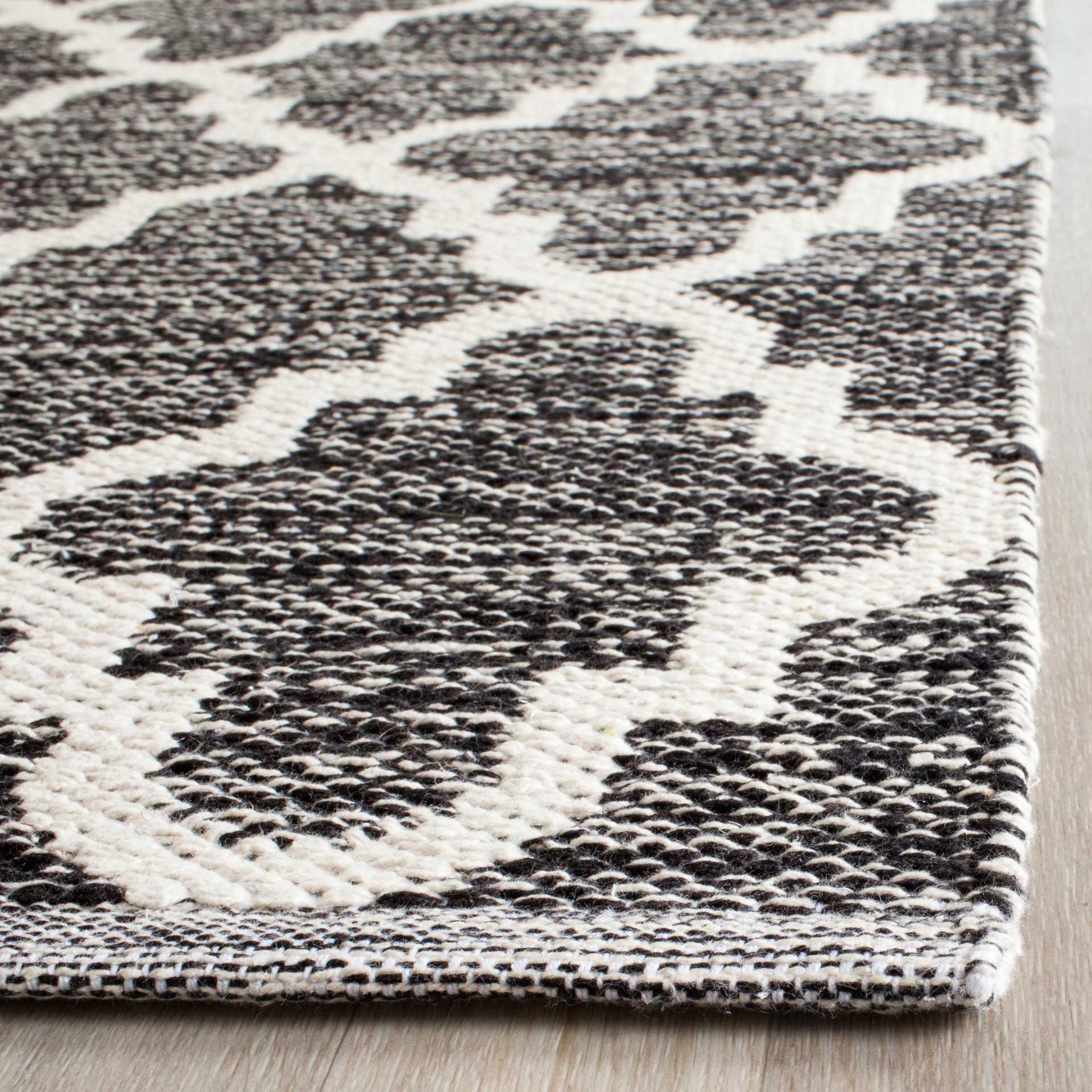 Montauk Quatrefoil Black/Ivory Runner Rug - Image 2