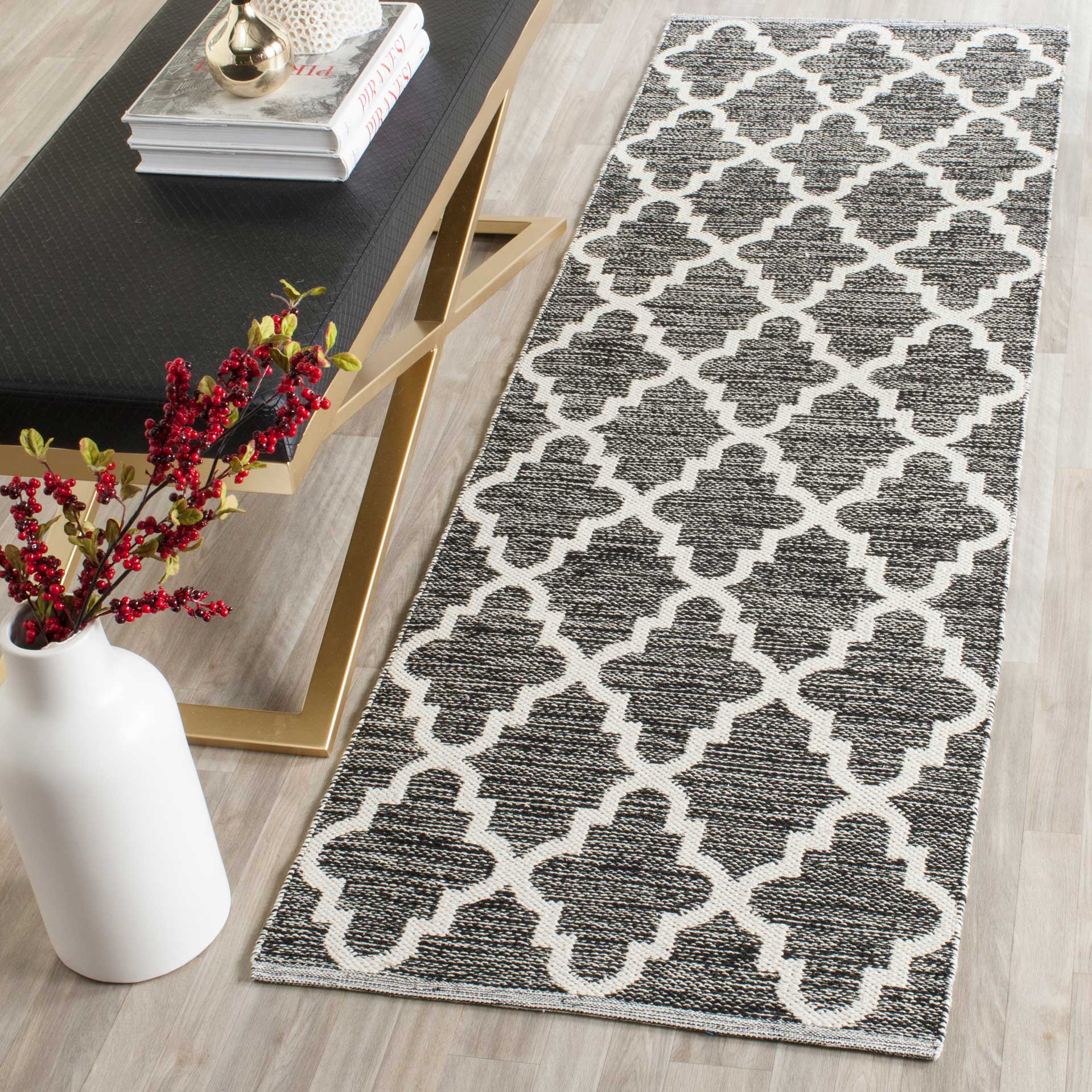 Montauk Quatrefoil Black/Ivory Runner Rug - Image 3