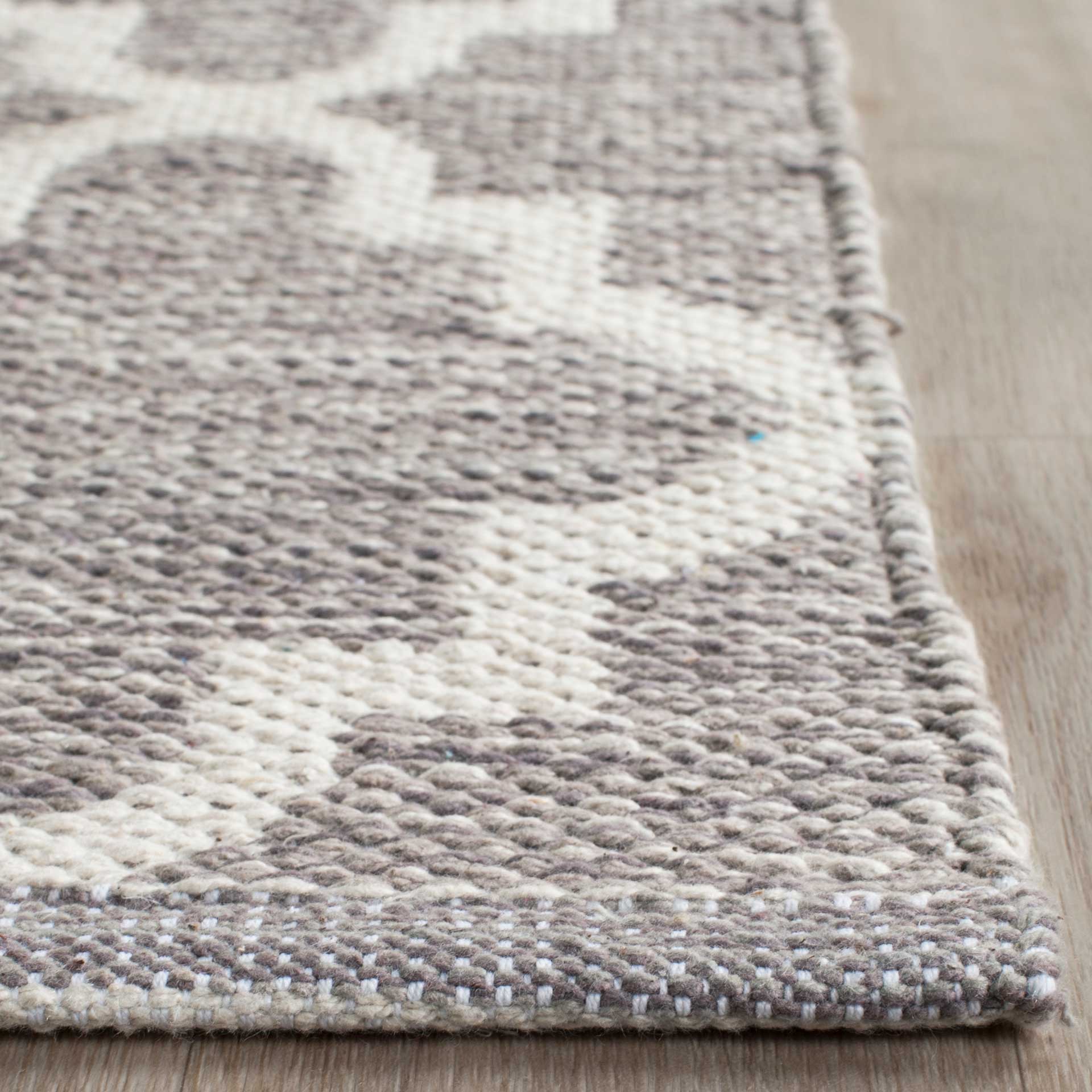 Montauk Quatrefoil Gray/Ivory Area Rug - Image 7