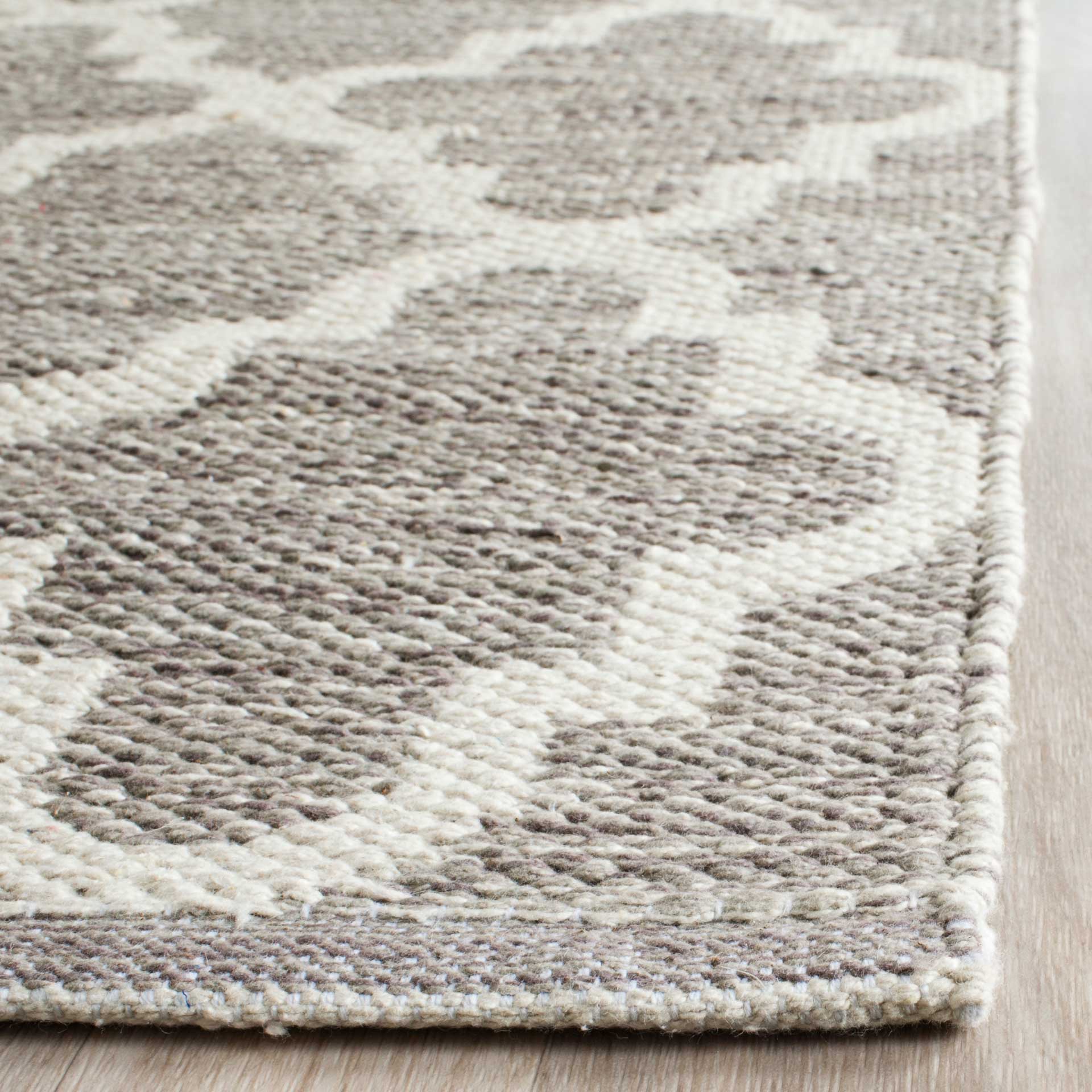Montauk Quatrefoil Gray/Ivory Runner Rug - Image 2