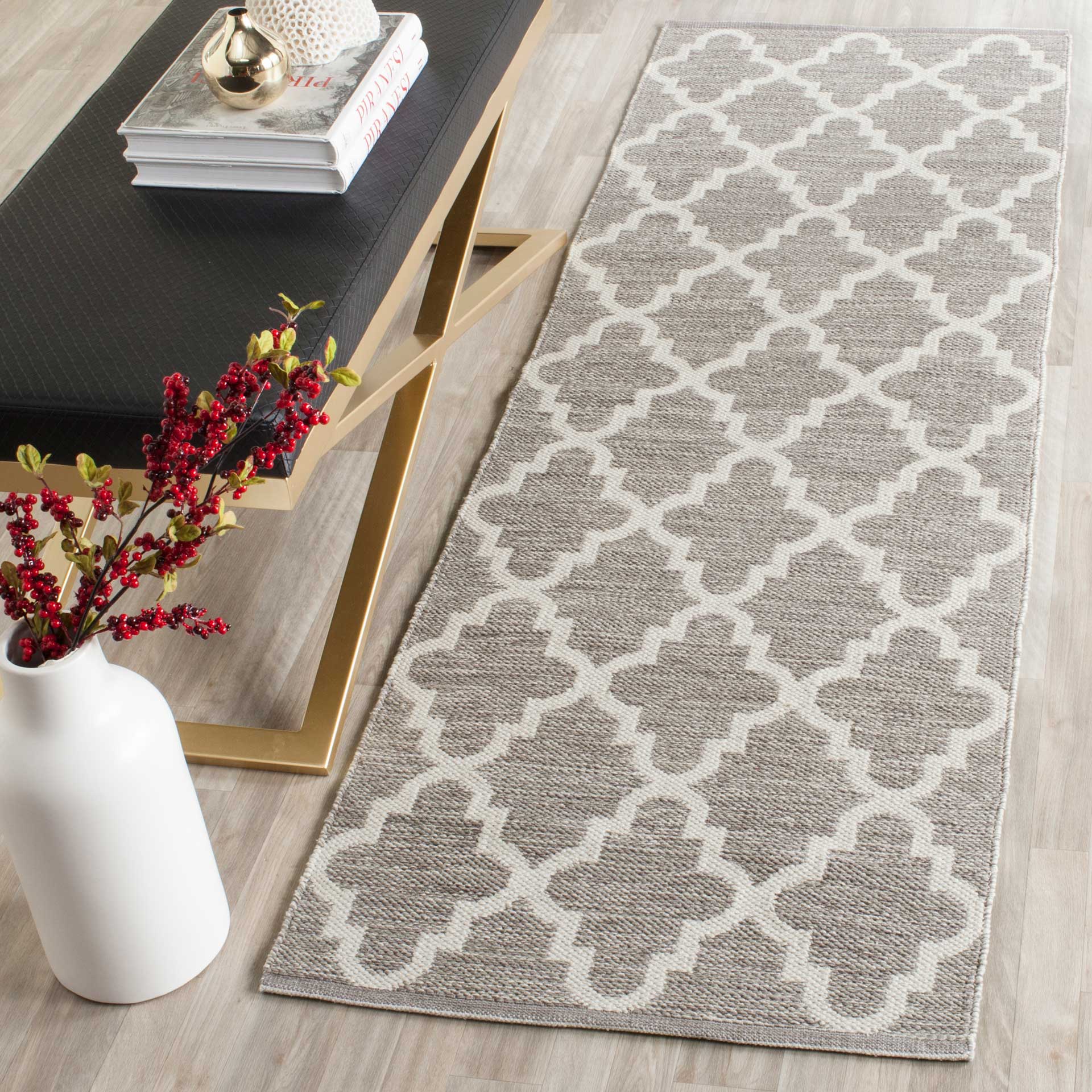 Montauk Quatrefoil Gray/Ivory Runner Rug - Image 3