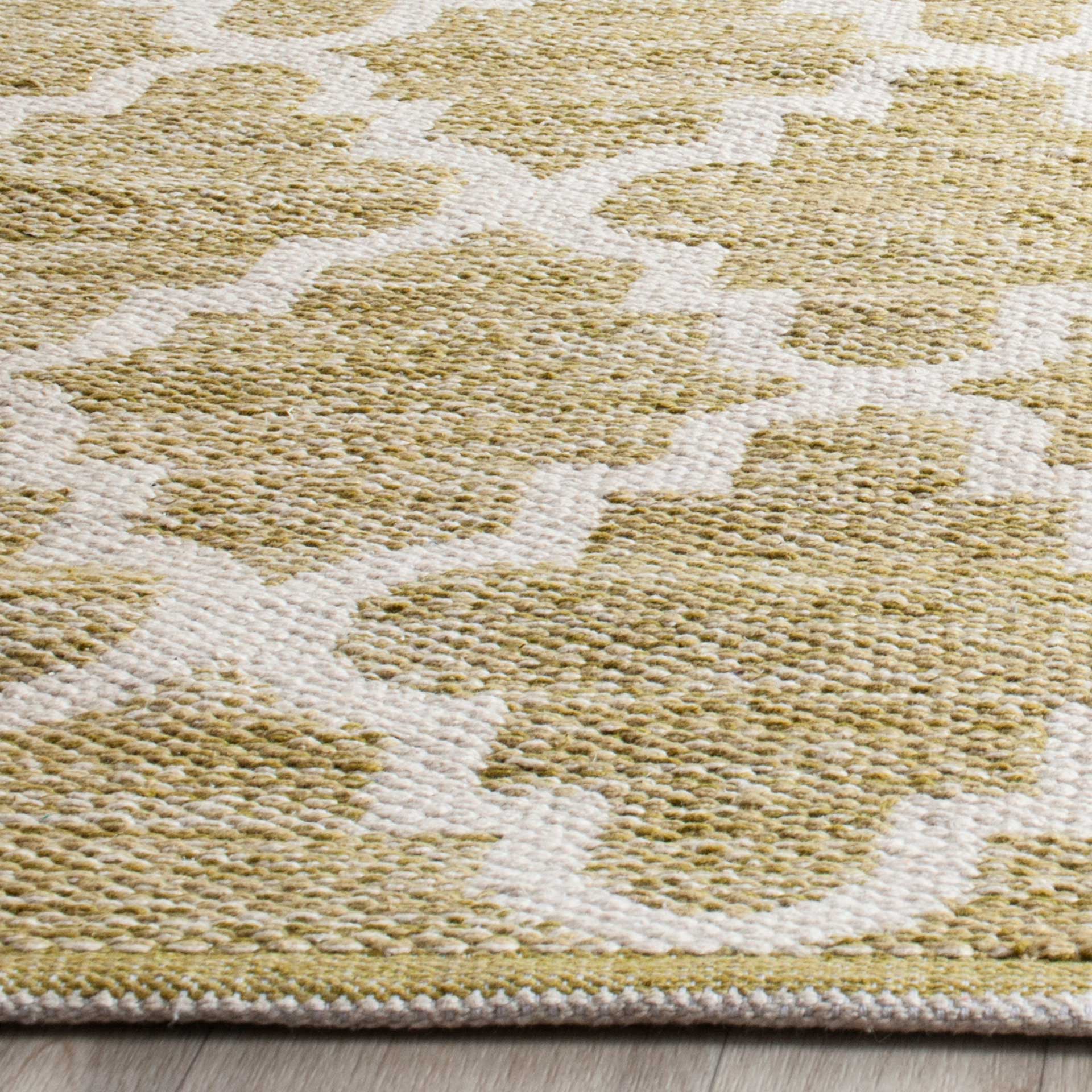 Montauk Quatrefoil Green/Ivory Area Rug - Image 3
