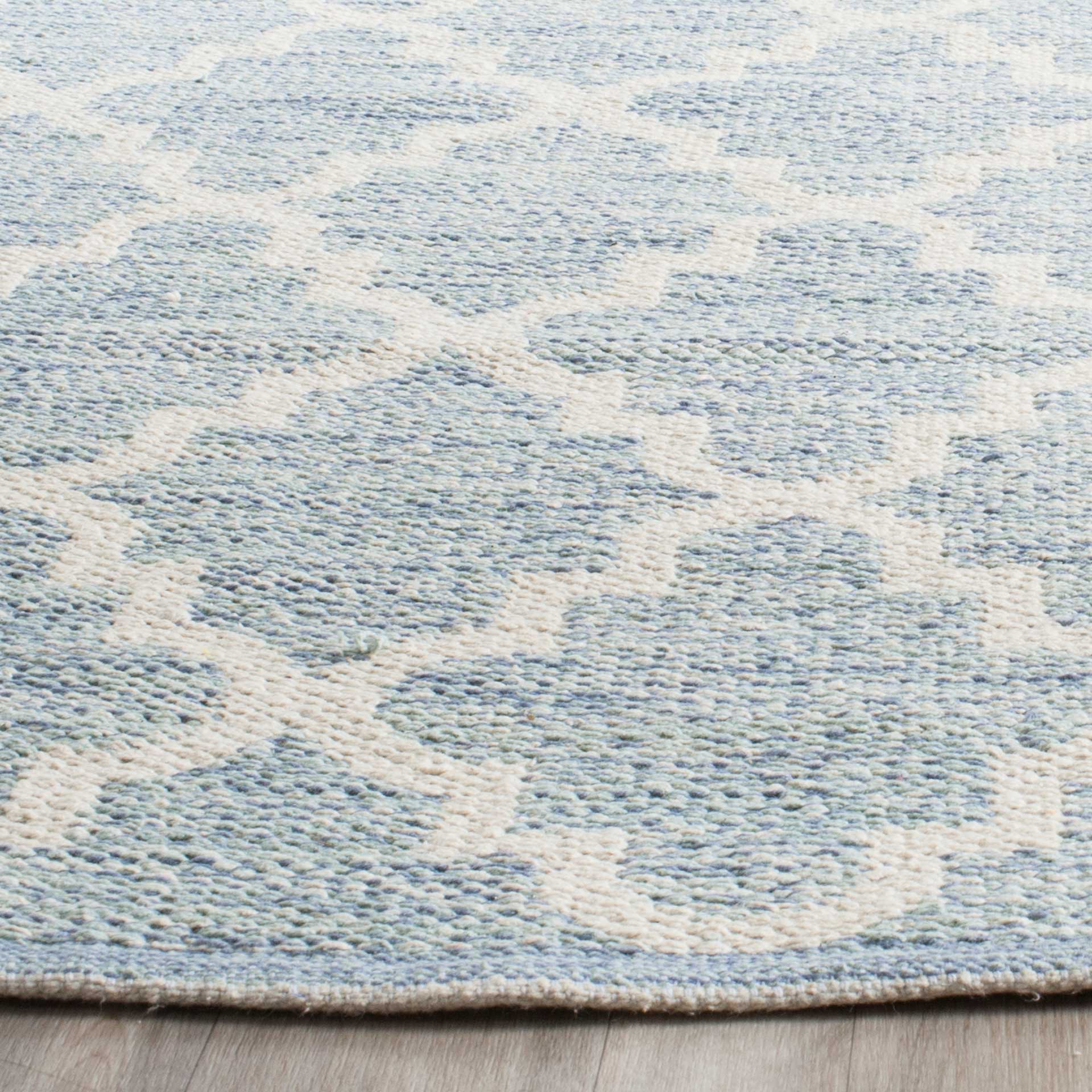 Montauk Quatrefoil Light Blue/Ivory Area Rug - Image 6