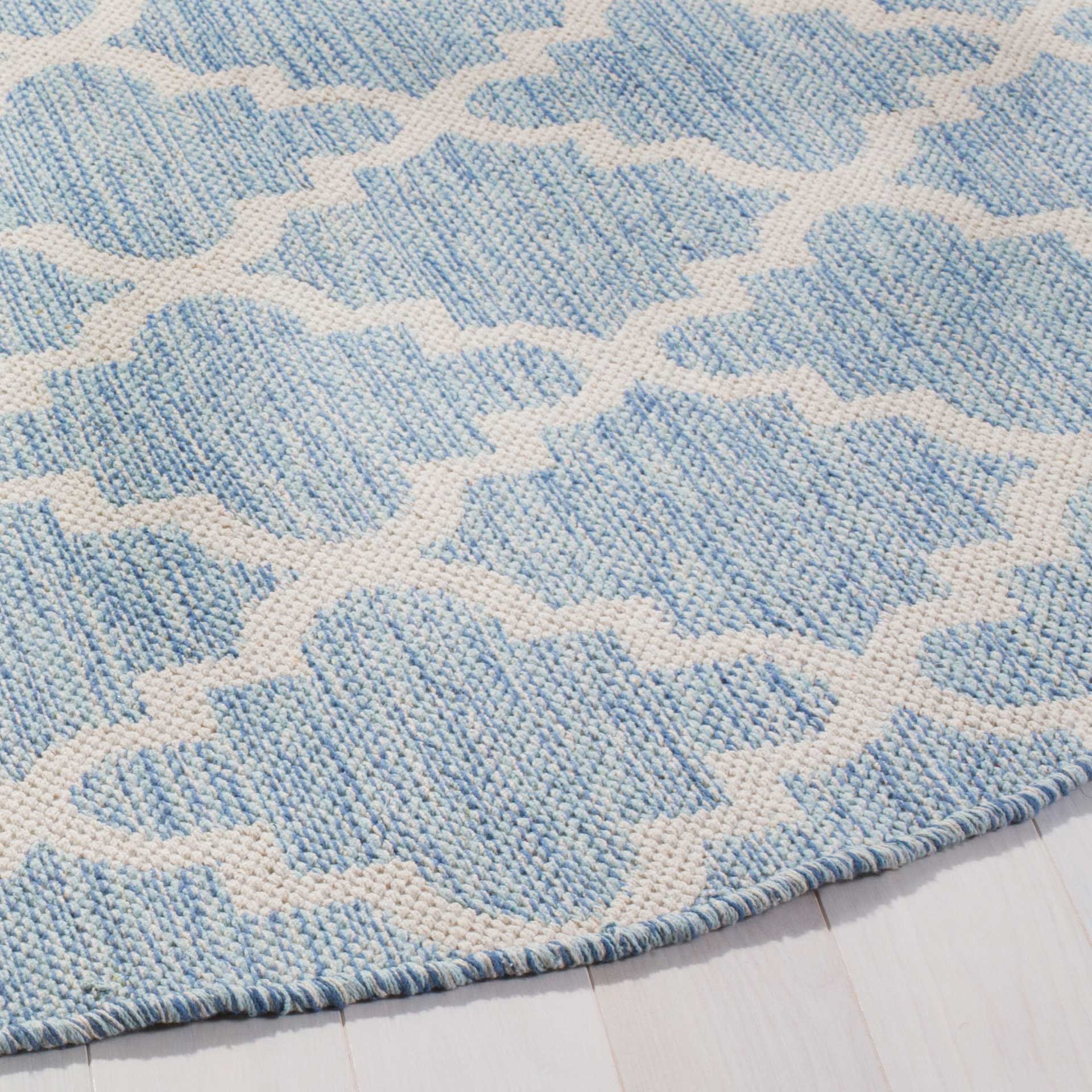 Montauk Quatrefoil Light Blue/Ivory Round Rug - Image 2