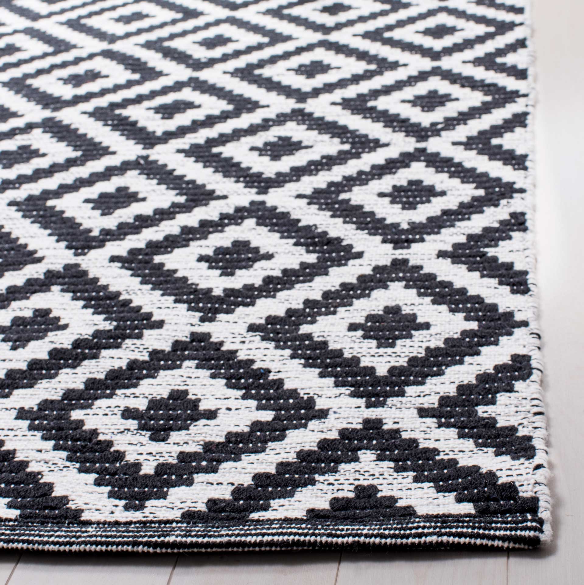 Montauk Rhombus Black/Ivory Area Rug - Image 4