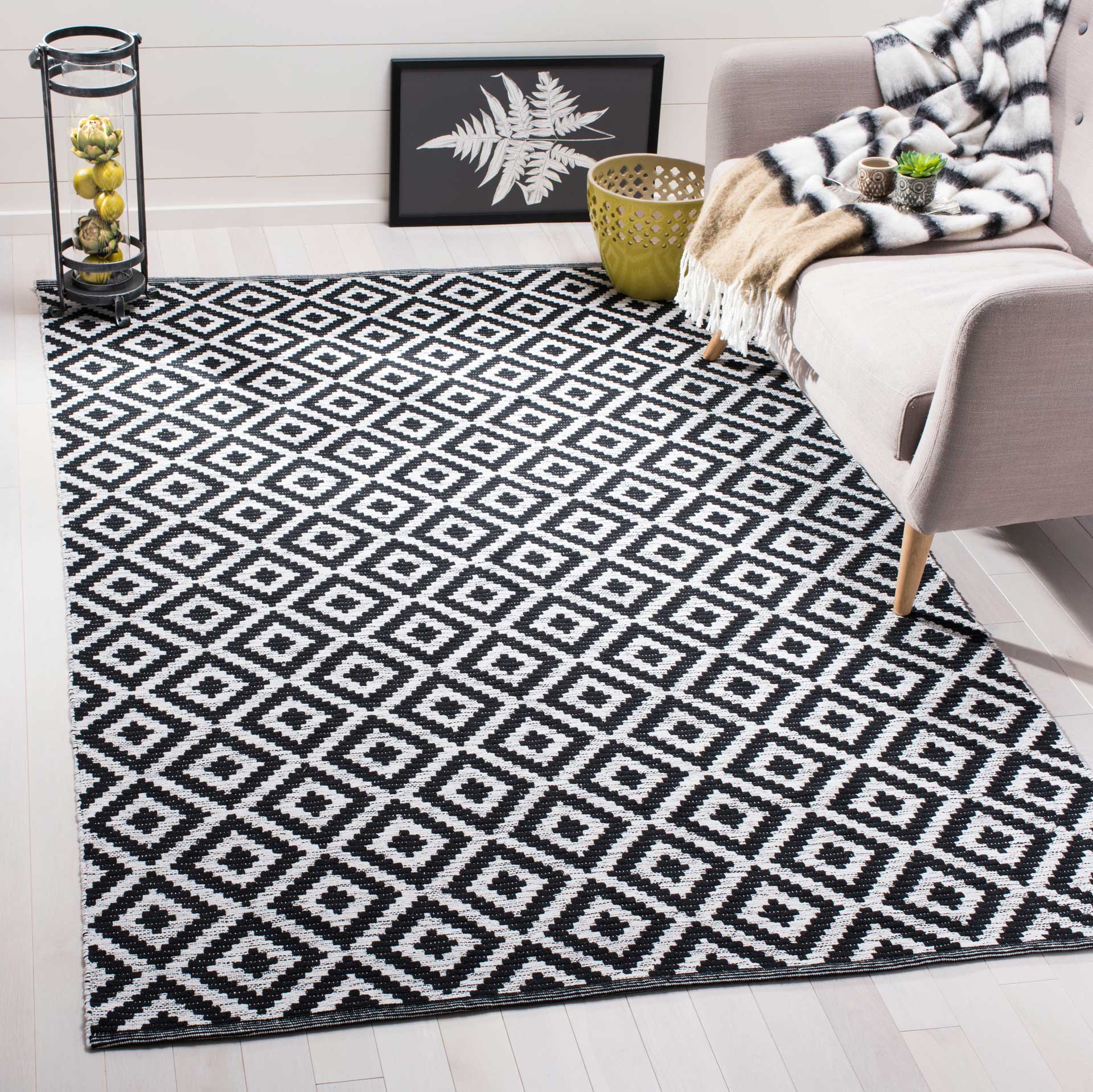 Montauk Rhombus Black/Ivory Area Rug - Image 5