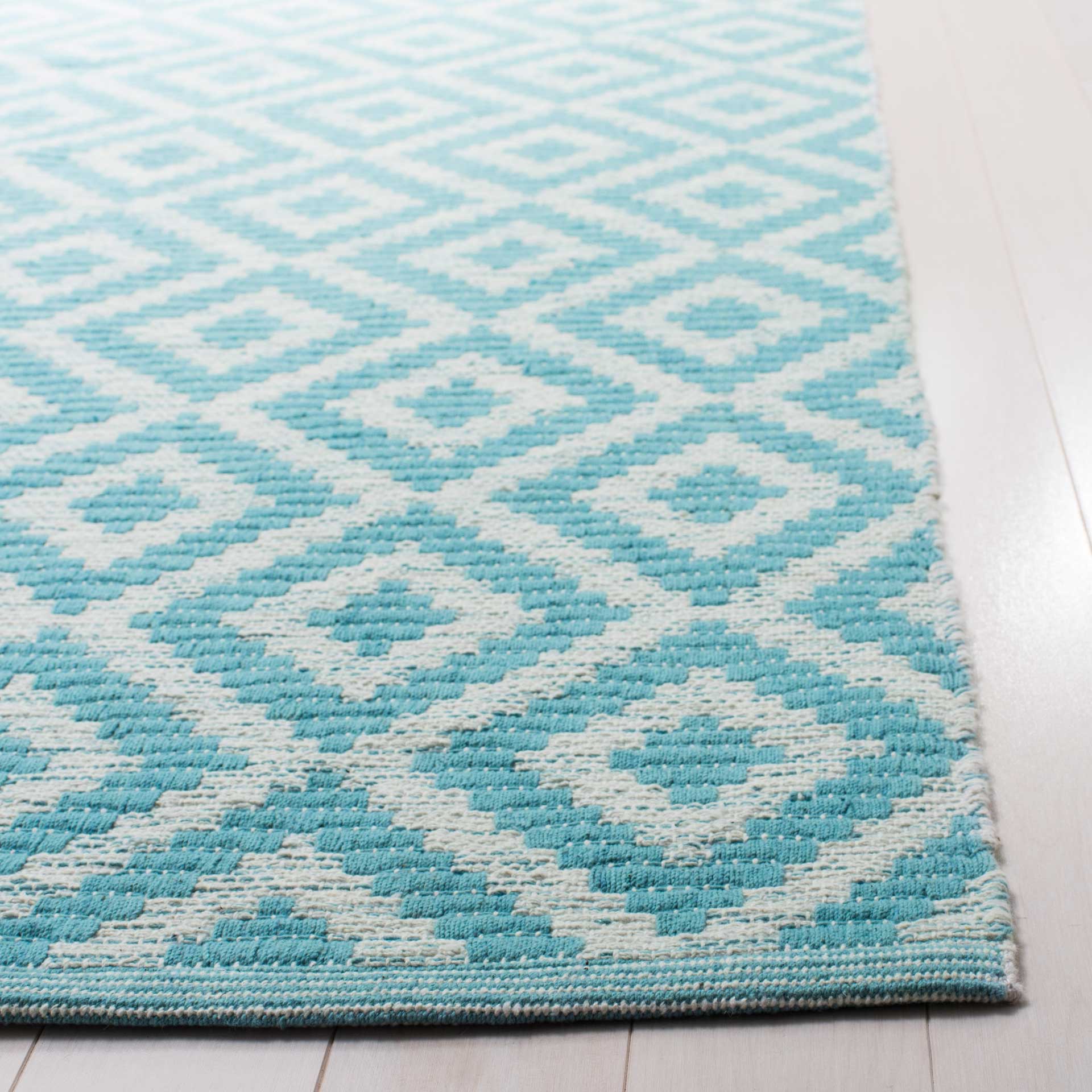 Montauk Rhombus Light Blue/Ivory Area Rug - Image 4