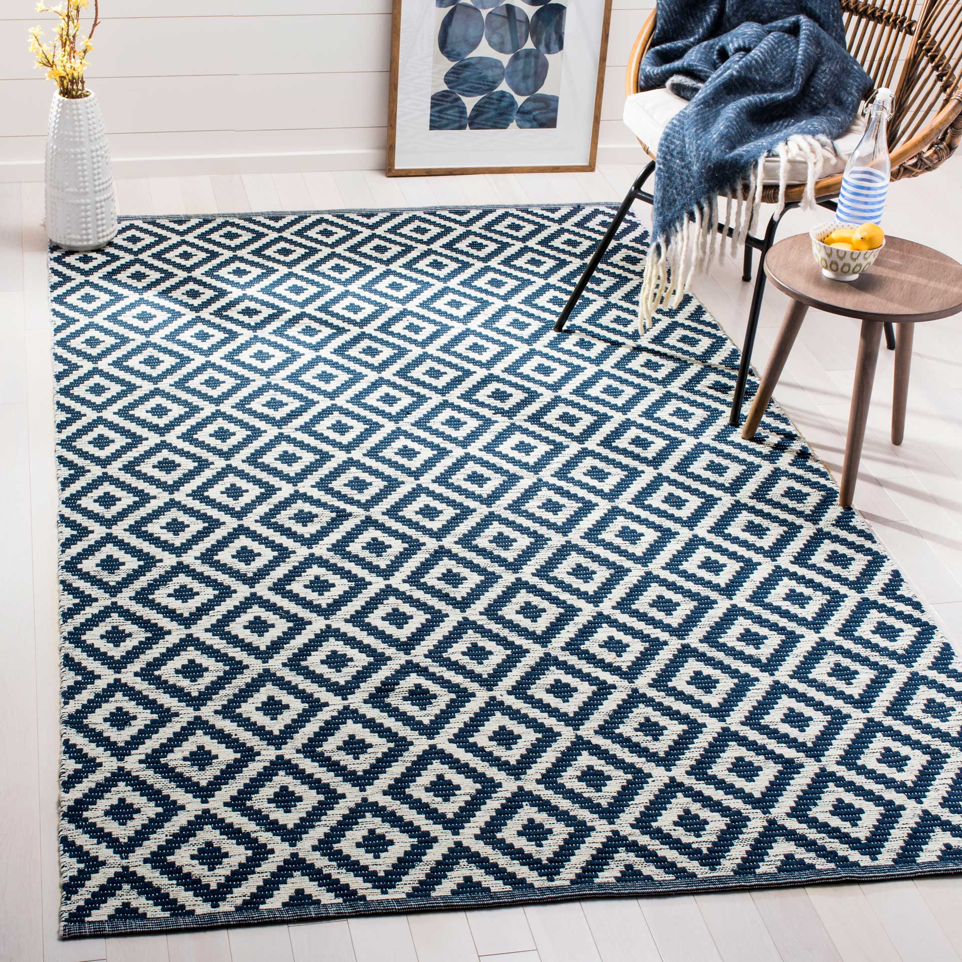Montauk Rhombus Navy/Ivory Area Rug - Image 5