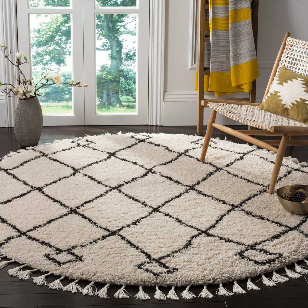 Moroccan Diamond Fringe Shag Cream/Charcoal Round Rug - Image 3