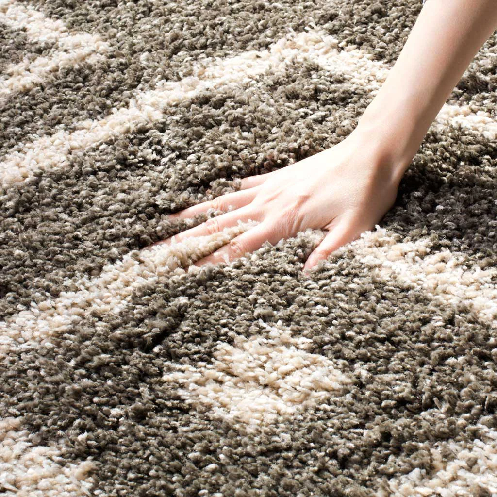 Moroccan Fringe Shag Gray/Cream Area Rug - Image 4