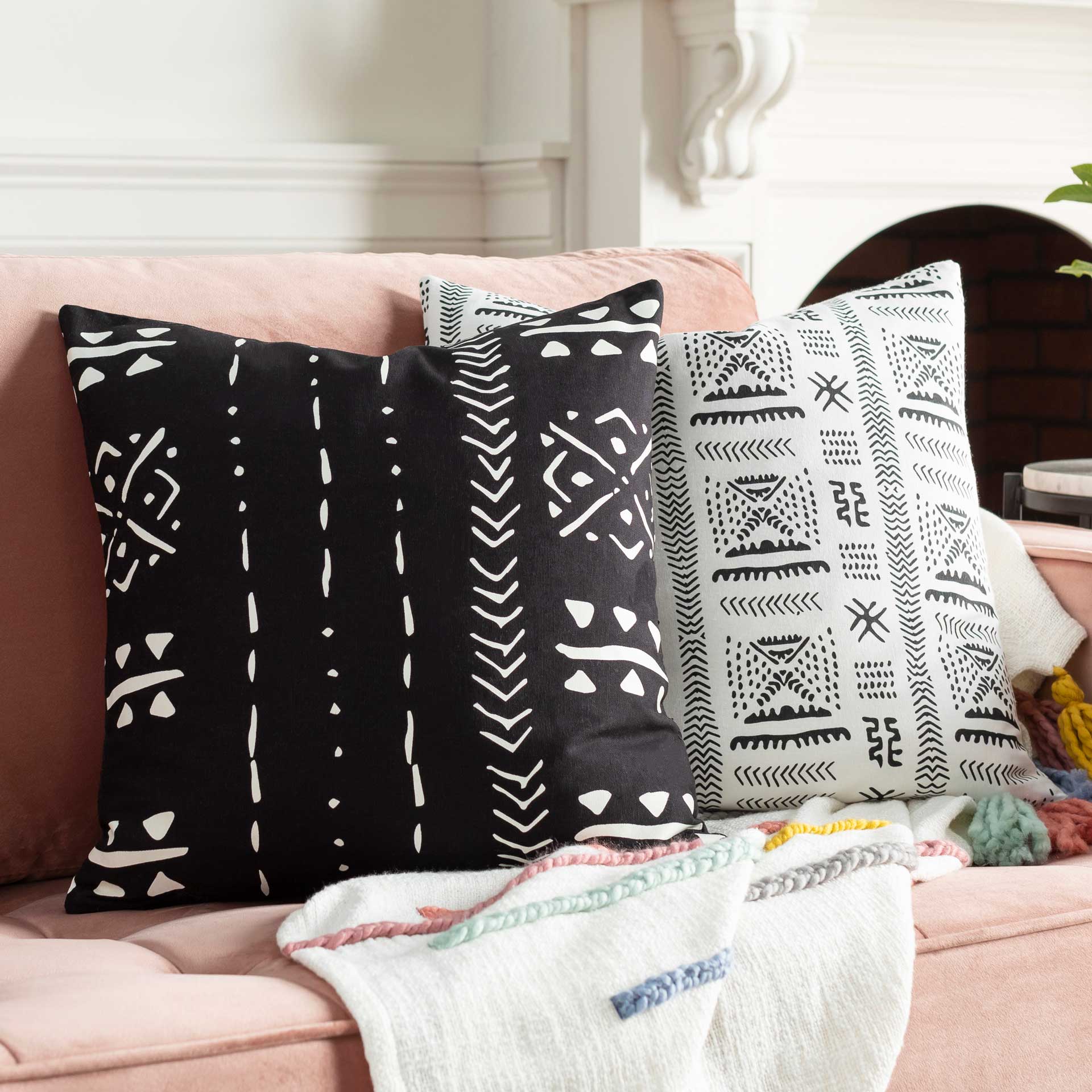 Moya Pillow Black - Image 2