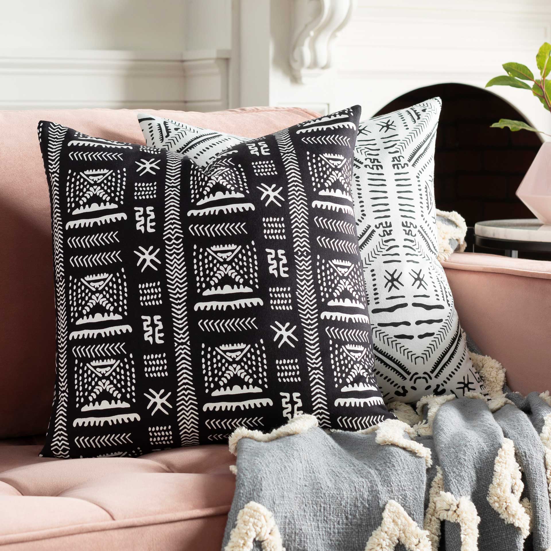 Moya Pillow Black/White - Image 2