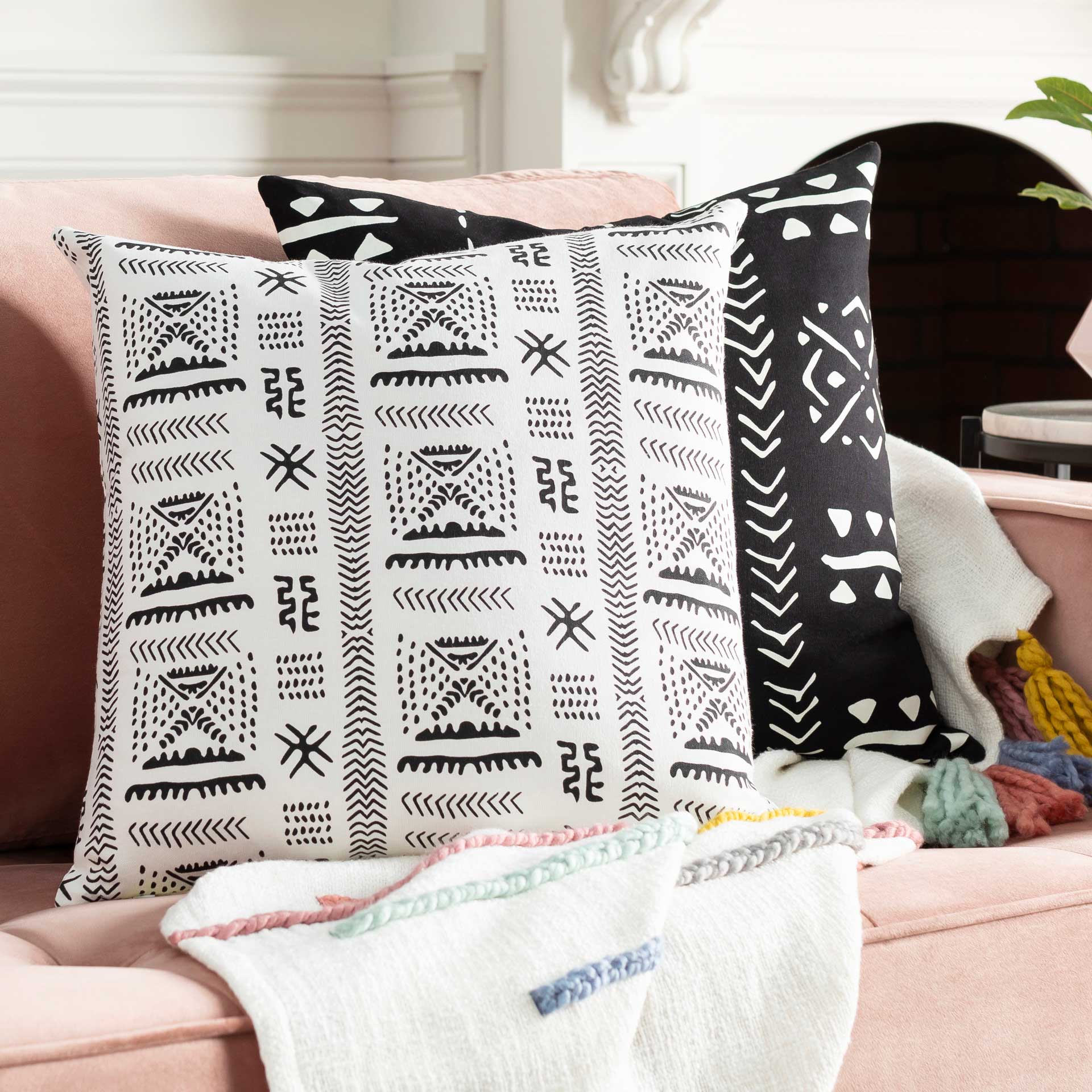 Moya Pillow White/Black - Image 2