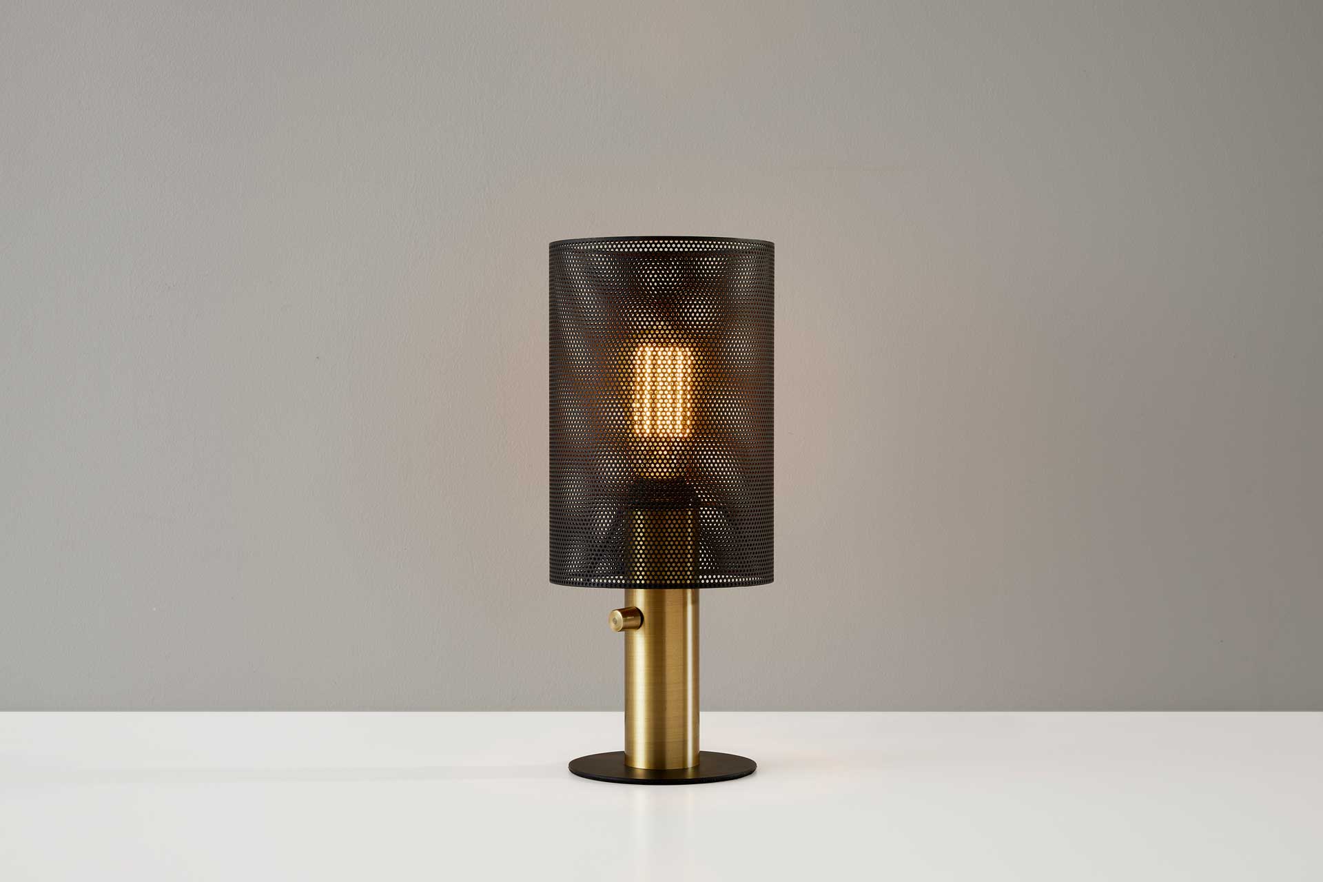 Niort Table Lamp Black/Antique Brass - Image 2