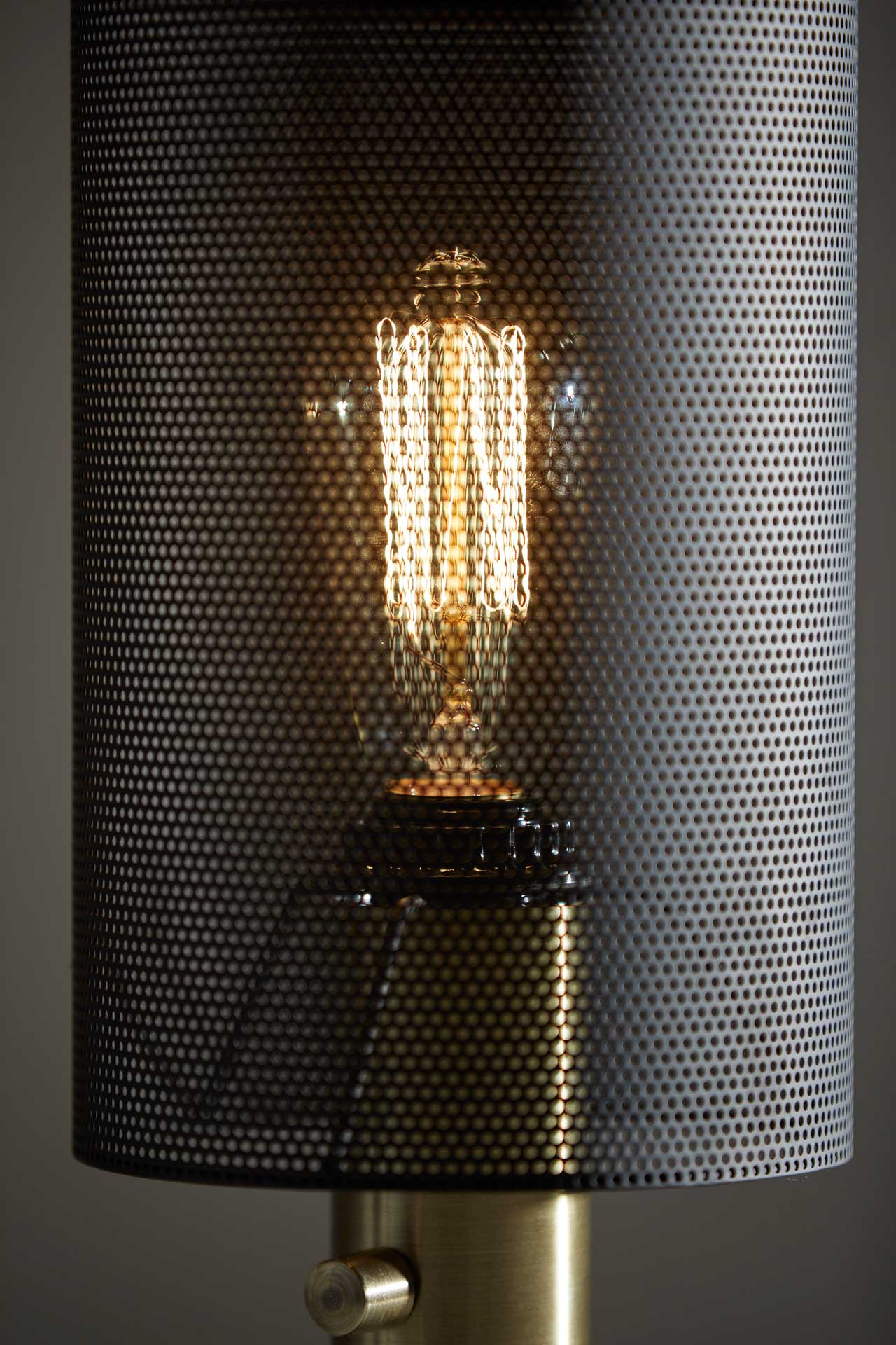 Niort Table Lamp Black/Antique Brass - Image 5