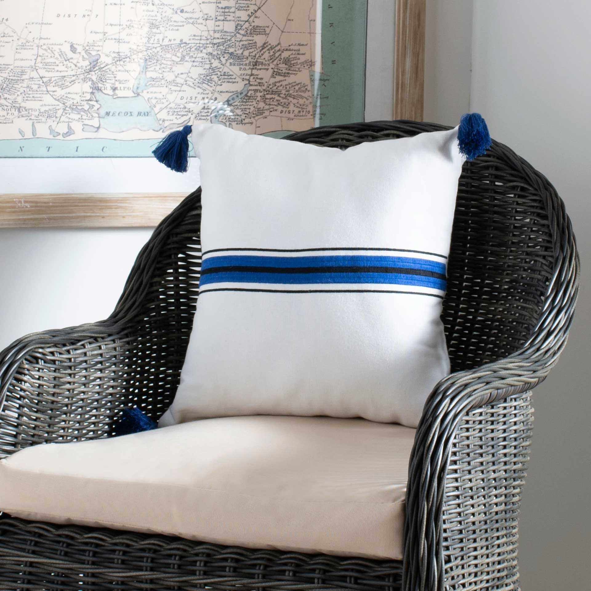 Orianna Pillow White/Navy - Image 4