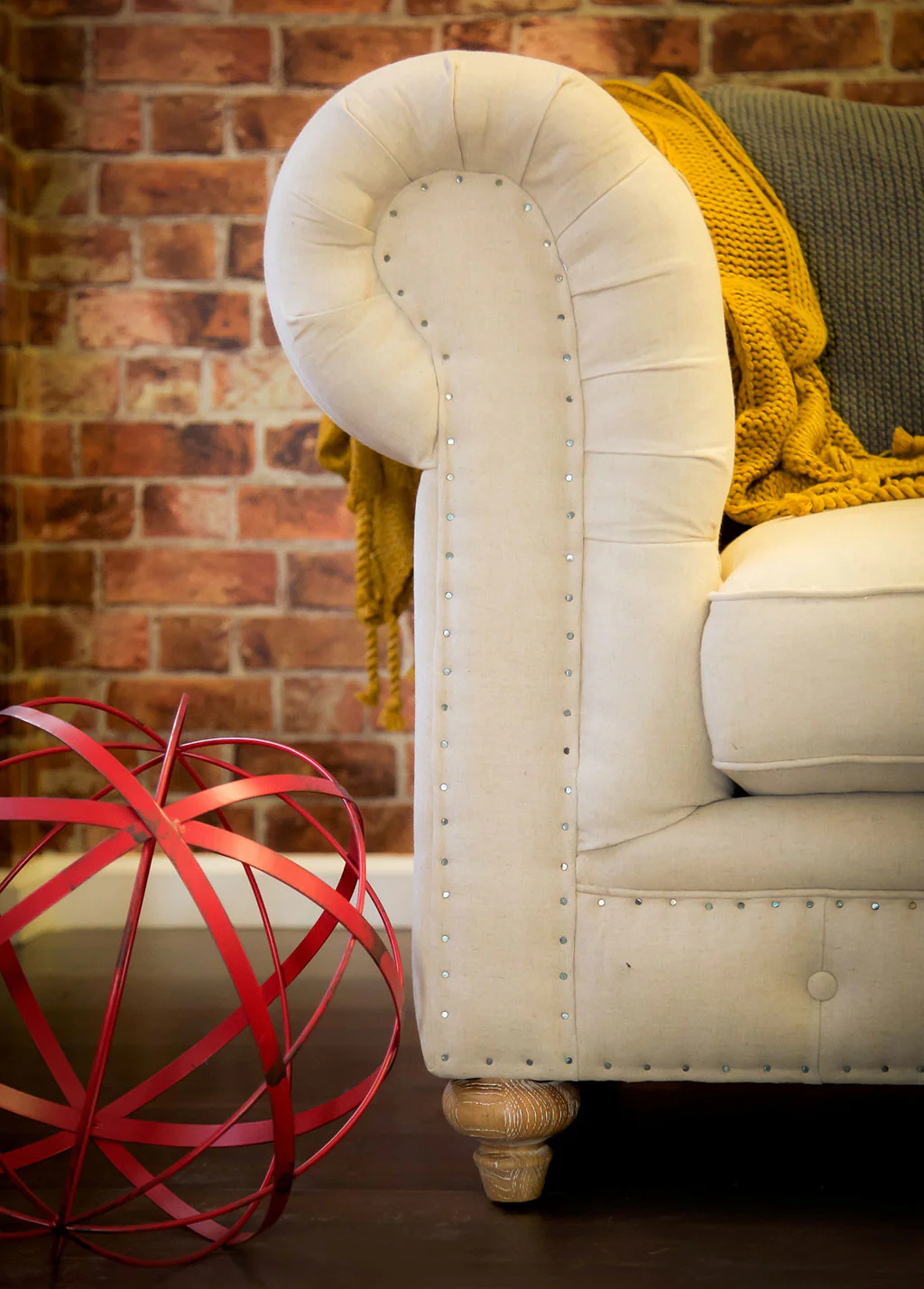 Oxby Beige Linen Sofa - Image 5