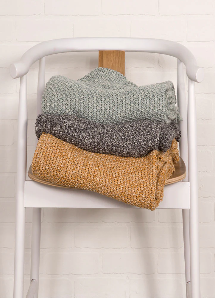 Parade Castlerock/Snow White Throw - Image 2