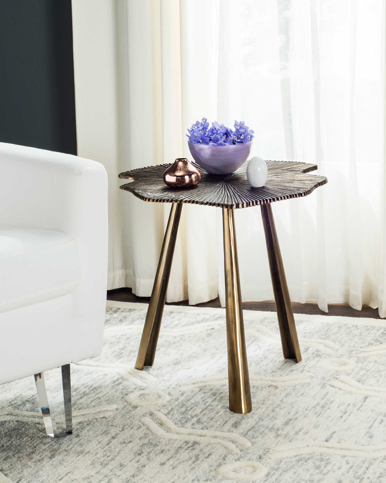 Pose Leaf Side Table Brass - Image 3