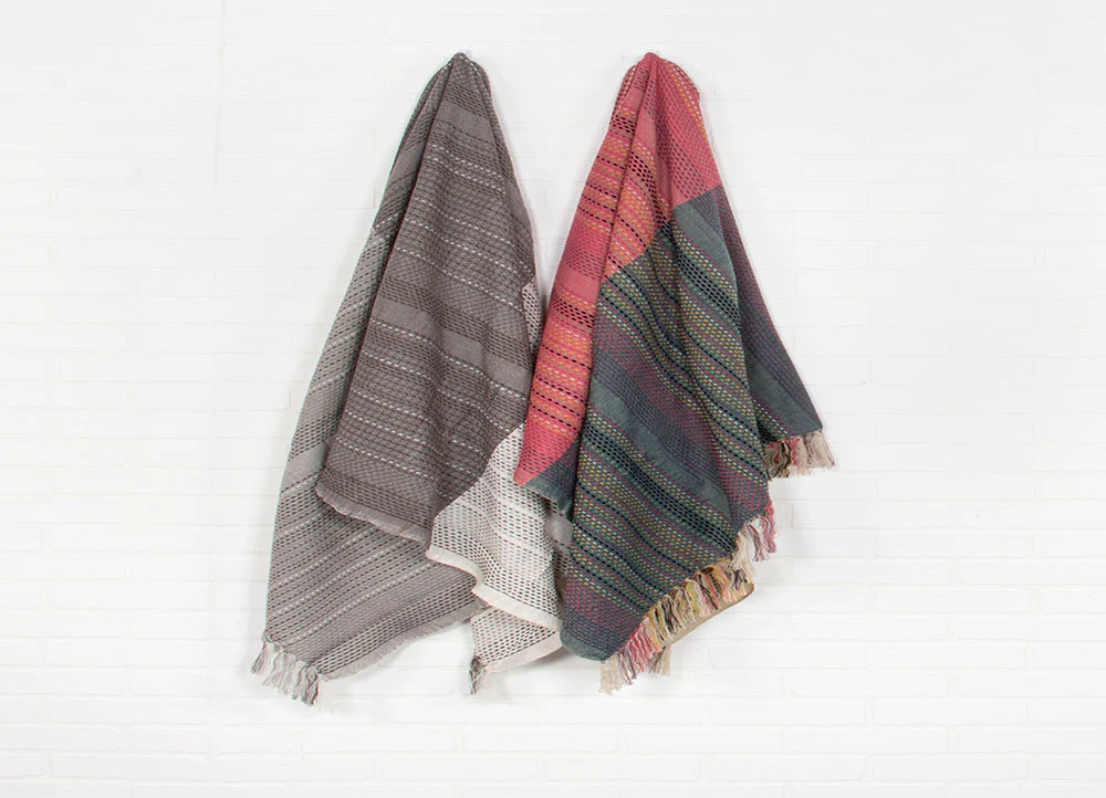Posy Ink Blue/Holly Berry Throw - Image 3