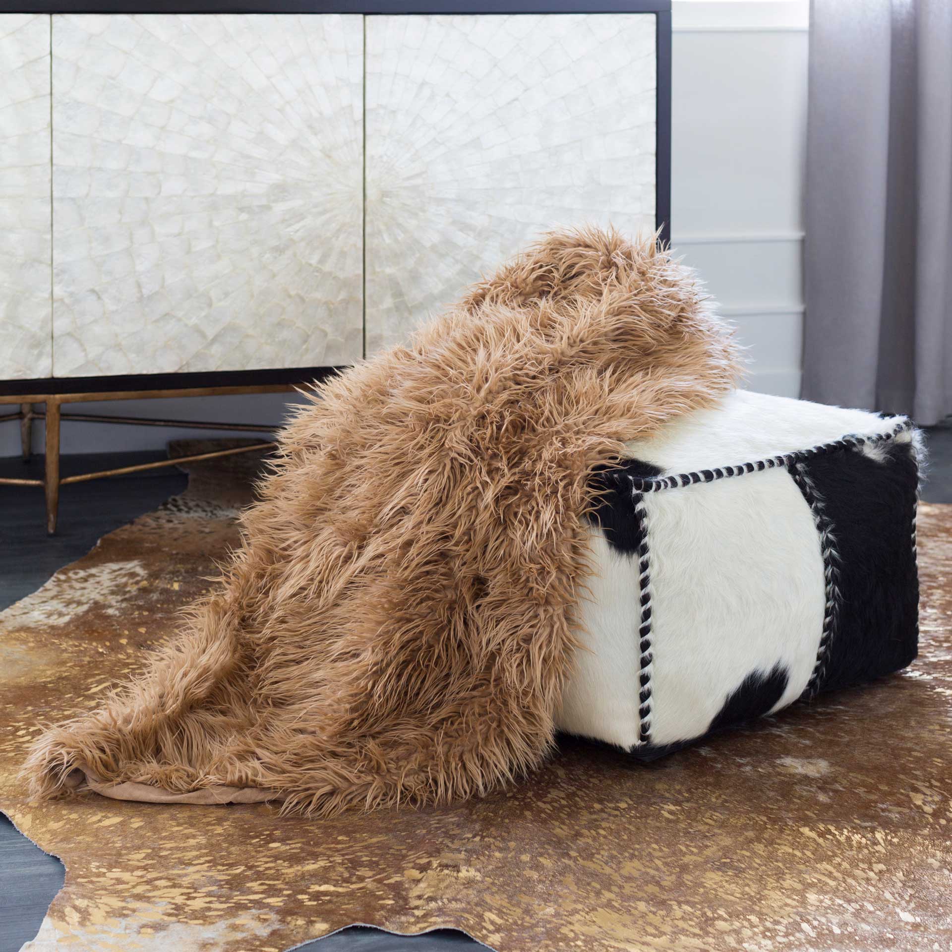 Raelyn Pouf White/Black - Image 3