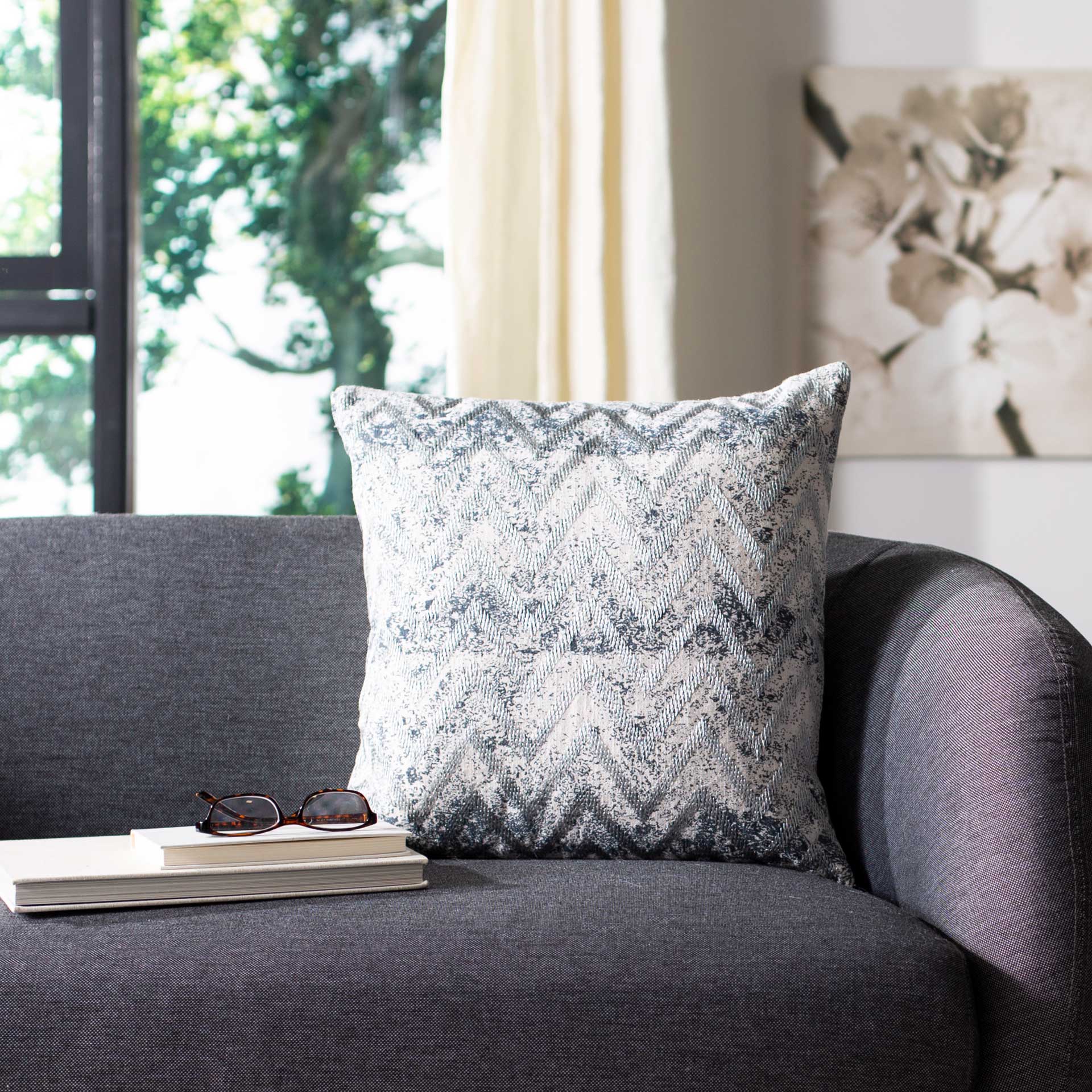 Reflect Pillow Navy/White - Image 3