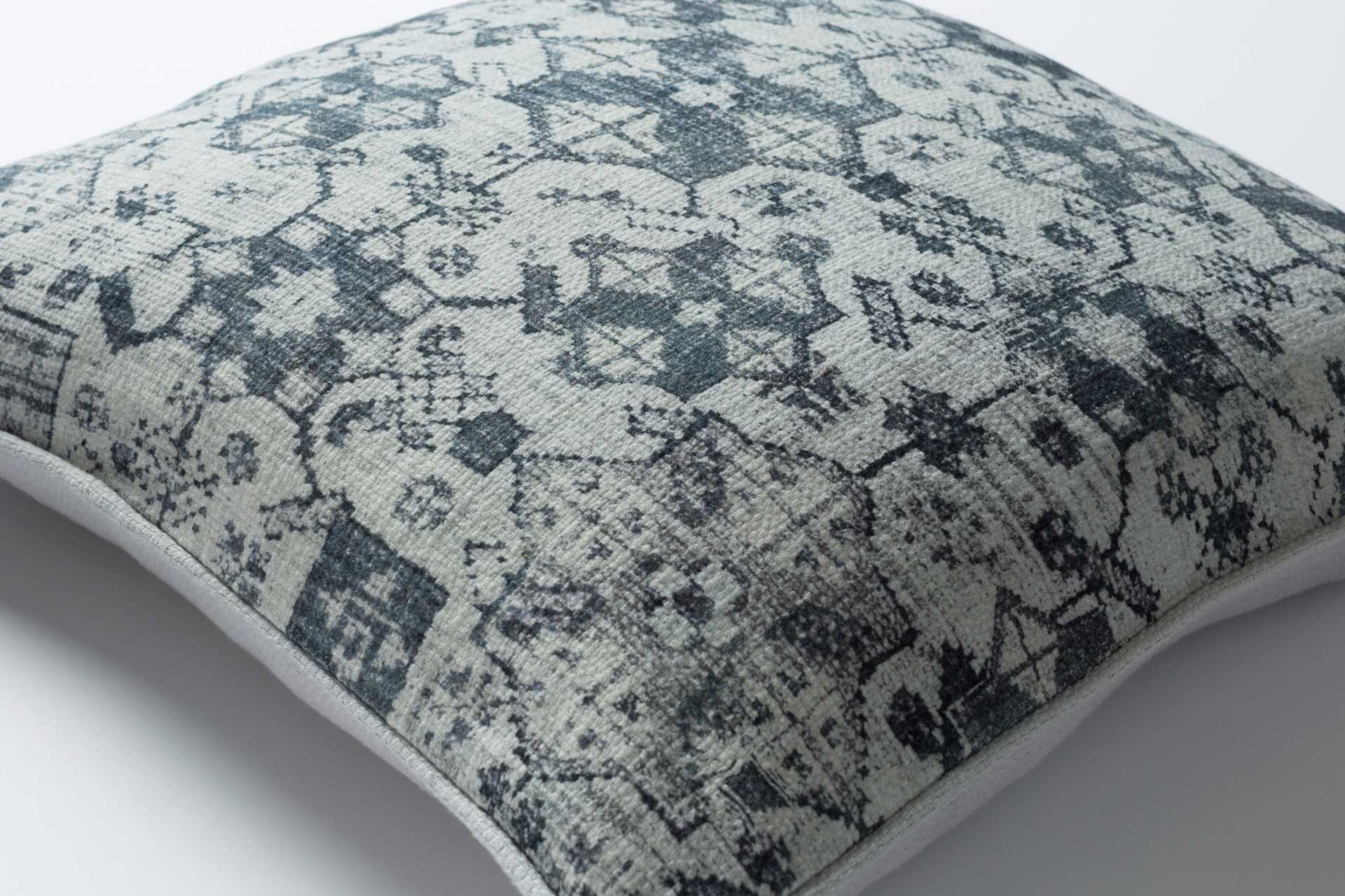 Roger Pillow Light Gray/Navy/Denim - Image 2