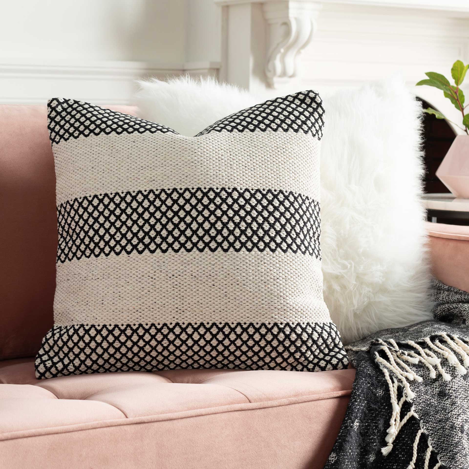 Roy Pillow Black/Ivory - Image 3