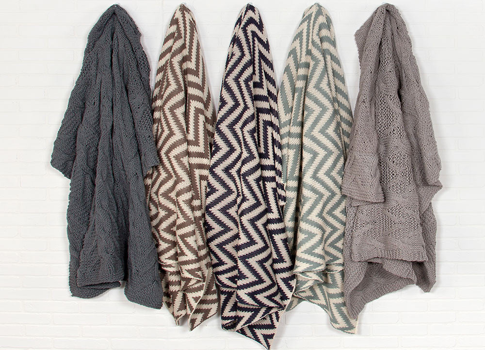 Serin Black Iris/White Swan Throw - Image 4