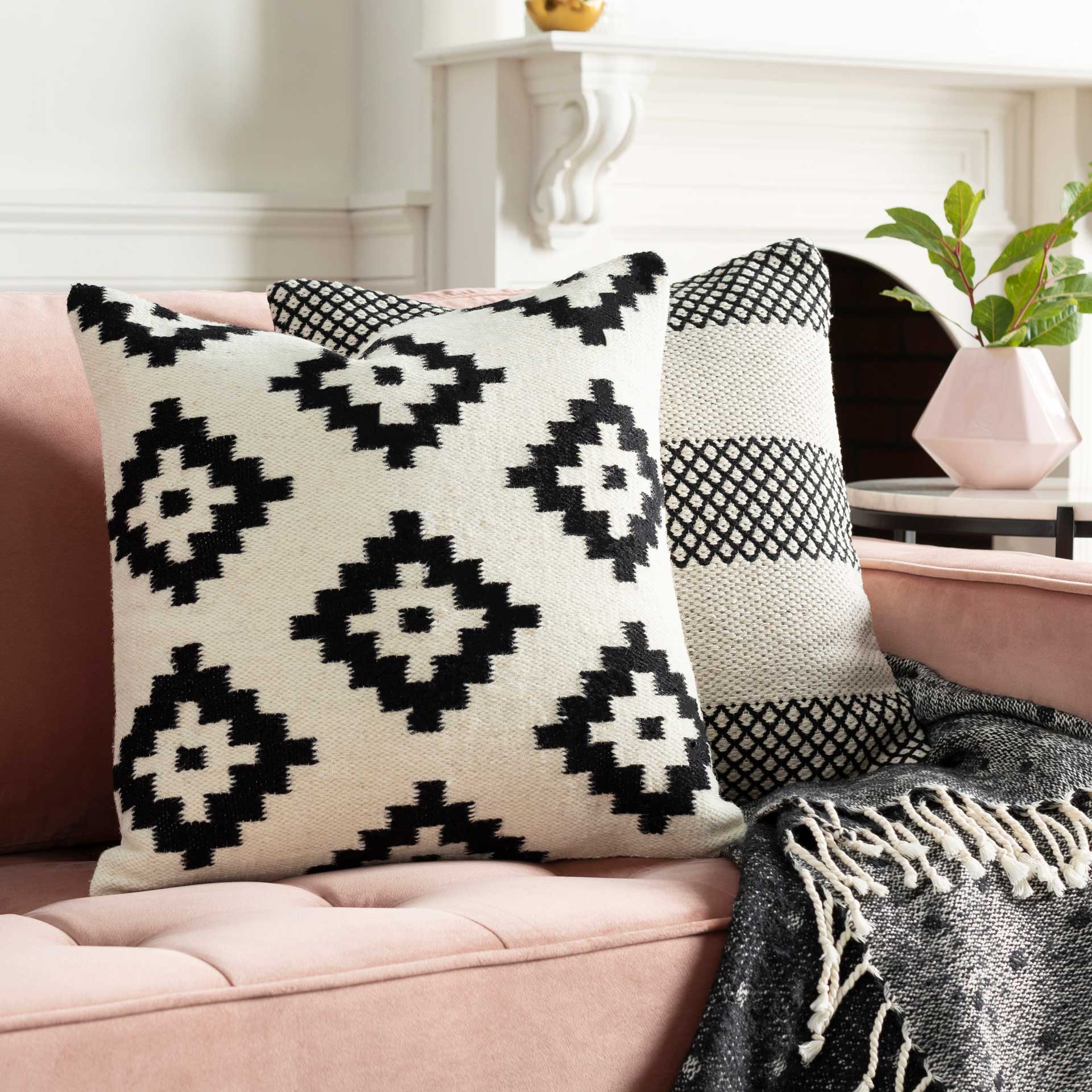 Shaun Geometric Pillow Cream/Black - Image 3