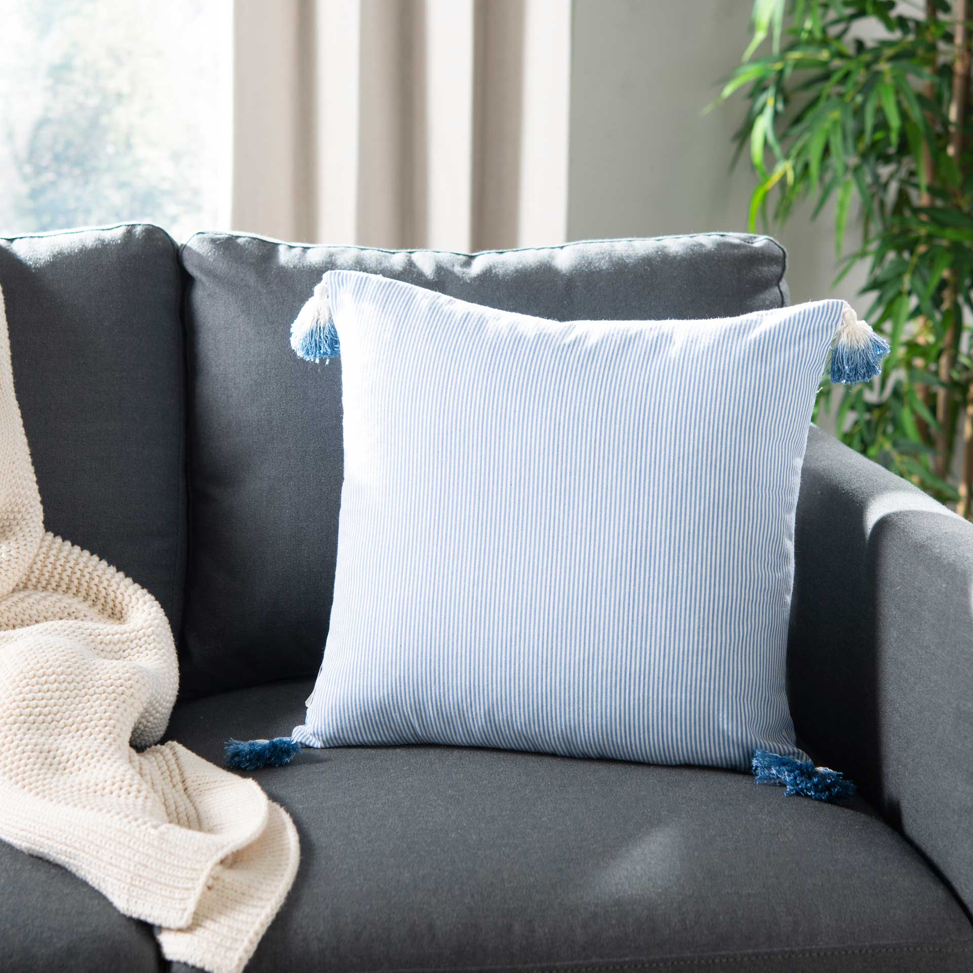 Simeon Pillow Blue/White - Image 4