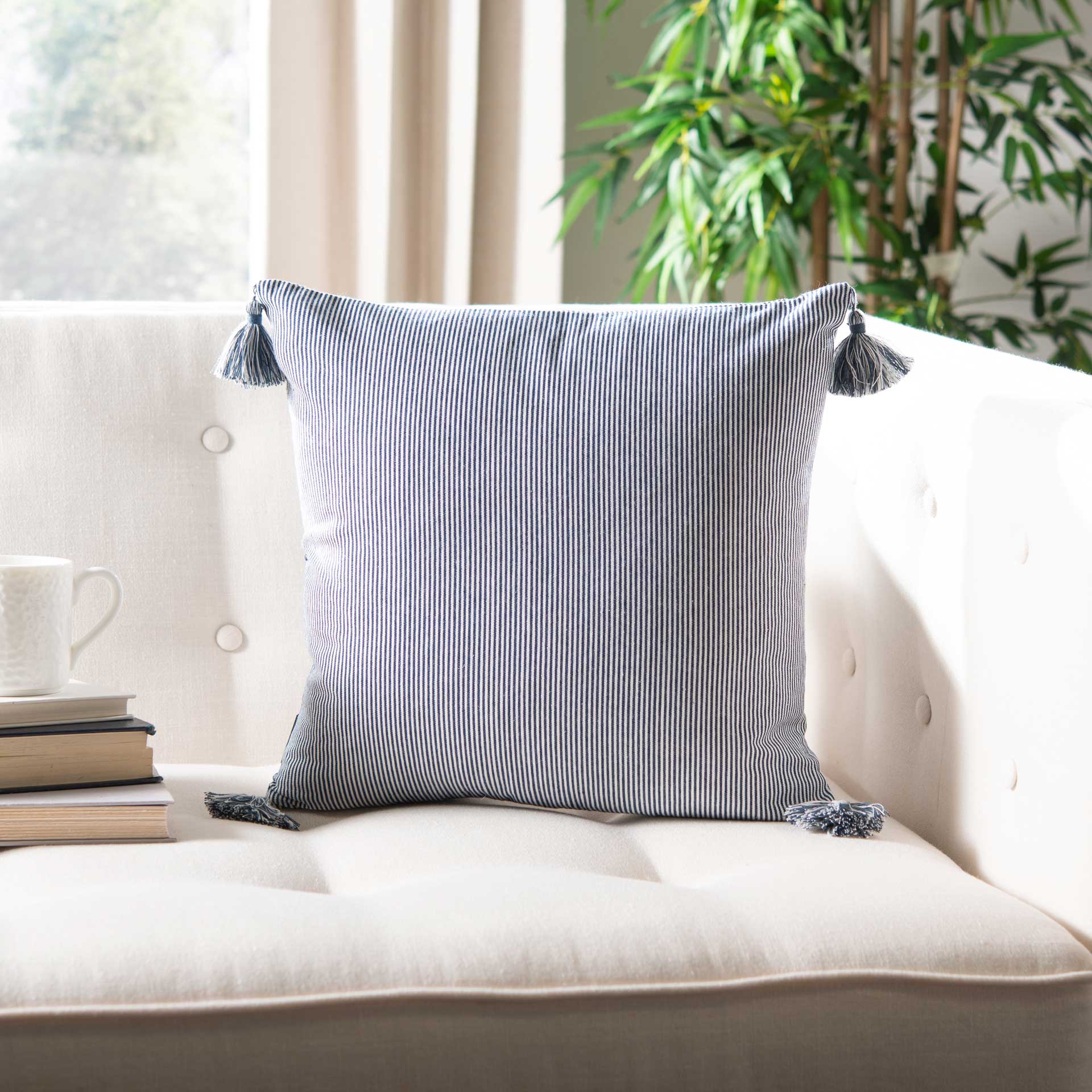 Simeon Pillow Navy/White - Image 4