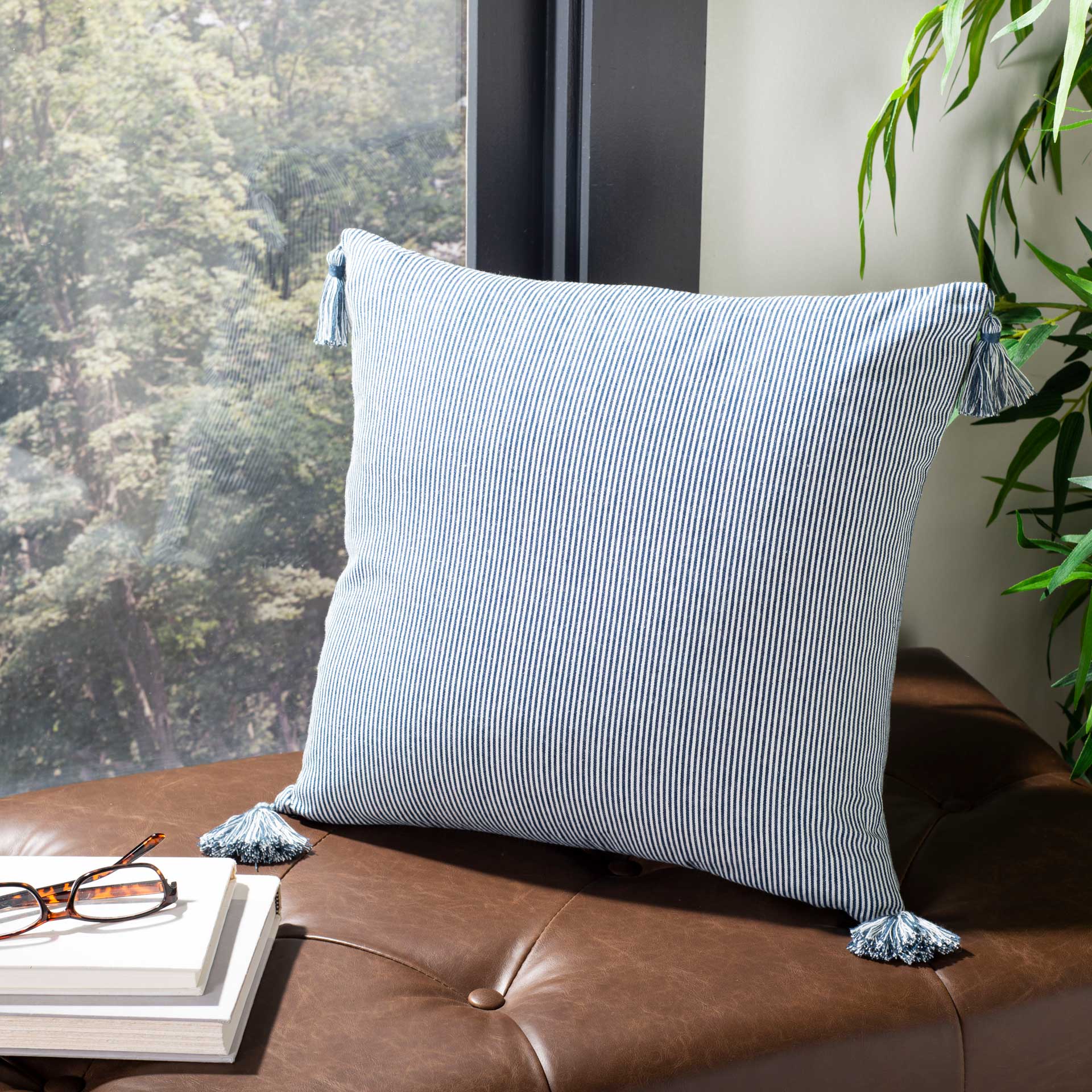 Simeon Pillow Navy/White - Image 5