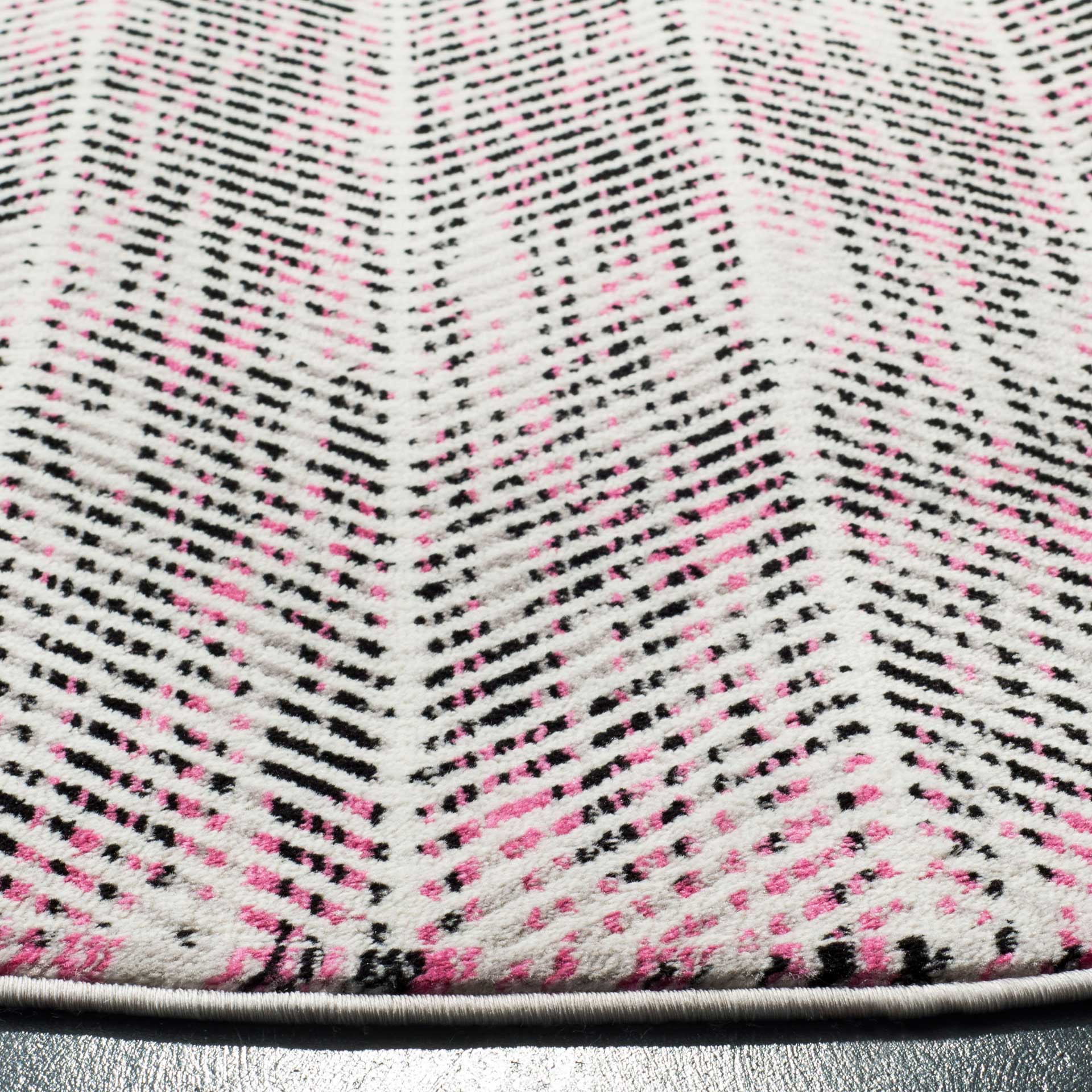 Skyler Chevron Gray/Pink Round Rug - Image 2