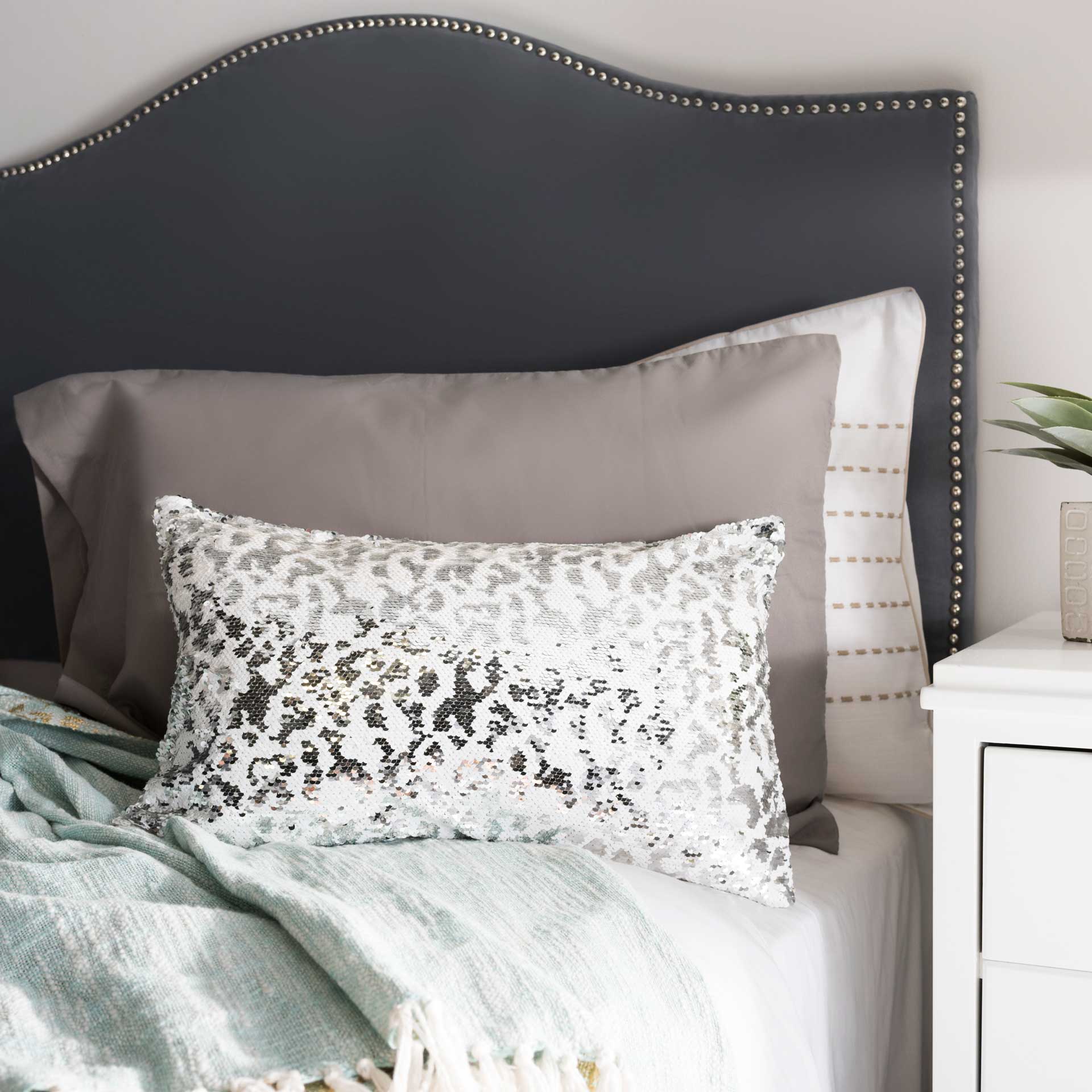 Sonder Sequin Pillow White/Silver - Image 6
