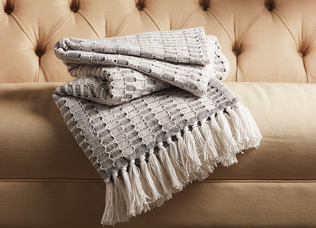 Spirit Marshmallow/Bungee Cord Throw - Image 2