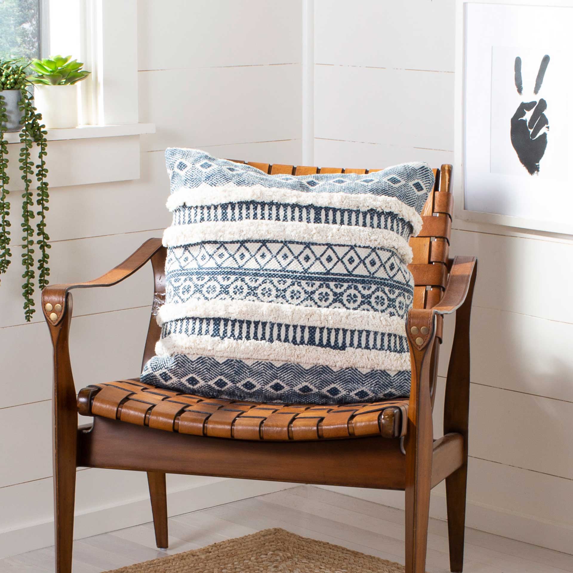 Teangi Pillow Navy/Beige - Image 3