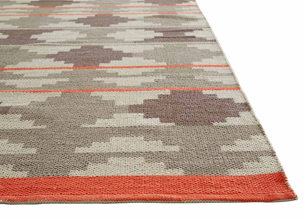 Traditions Made Modern Cotton Flat Weave Cusco Gray/Pink Area Rug - Image 3