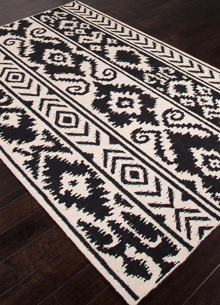 Urban Bungalow Farid White/Ebony Area Rug - Image 2
