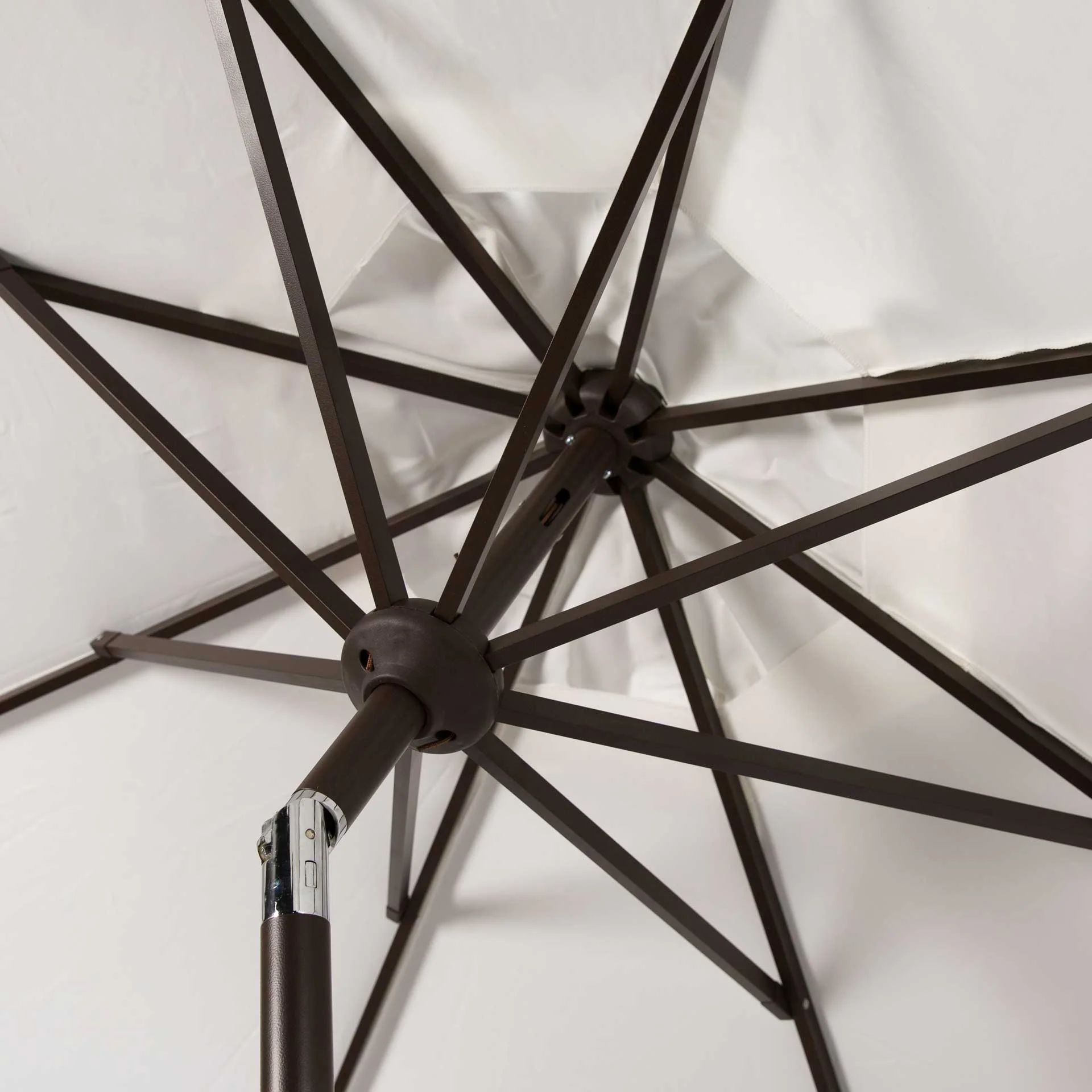 Vela Single Scallop Push Button Tilt Umbrella White/Black - Image 3