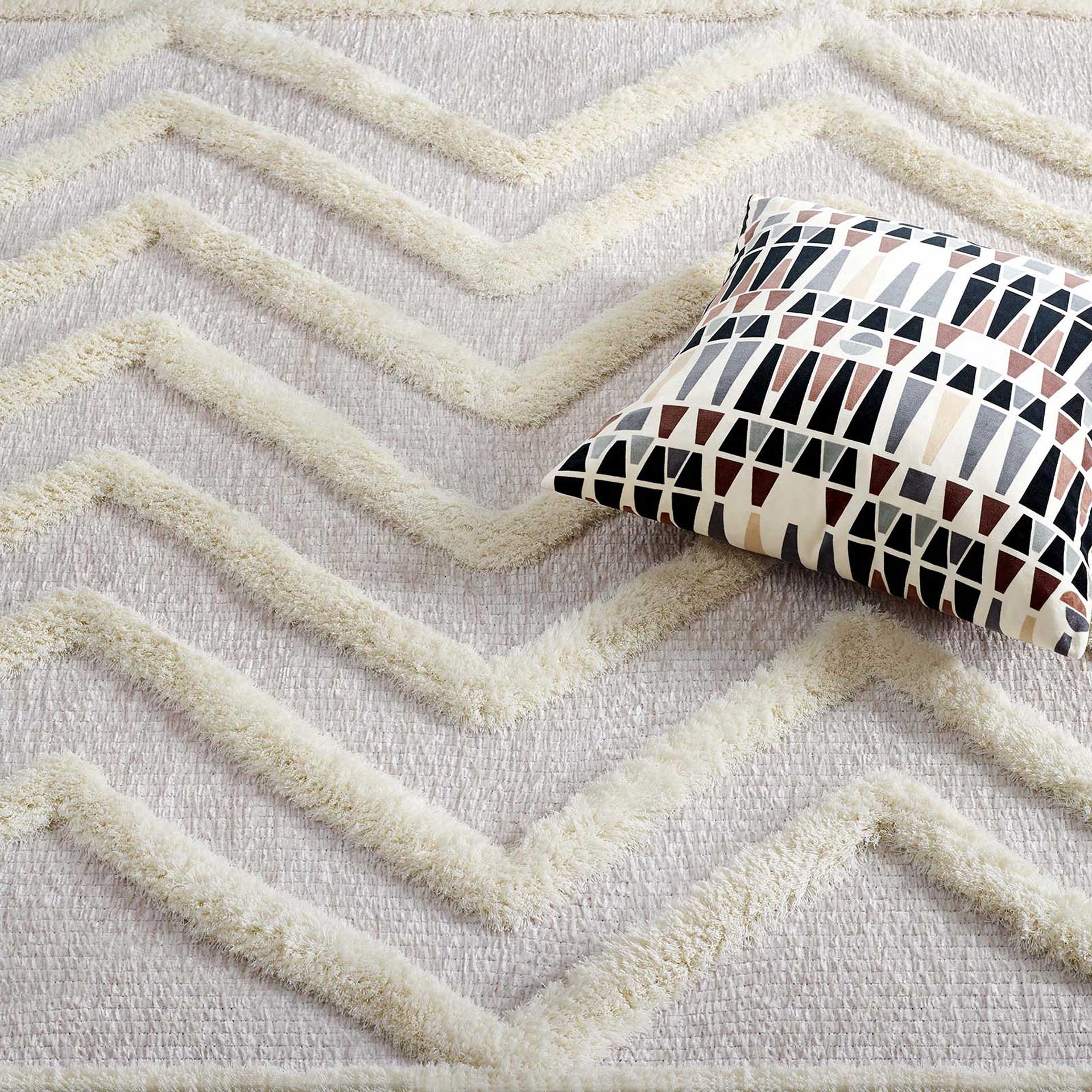 Westfield Chevron Area Rug Ivory/Light Gray - Image 6