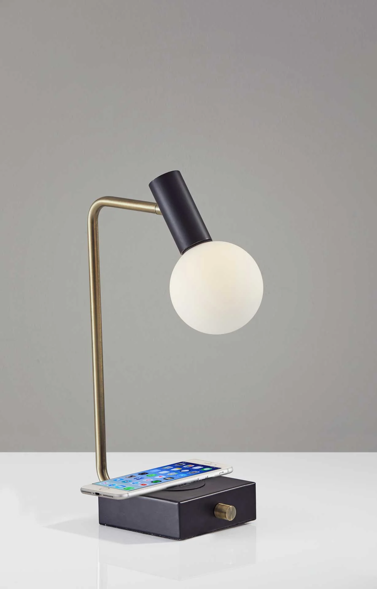 Wiltshire Wireless Charge Desk Lamp Black/Brass - Image 4